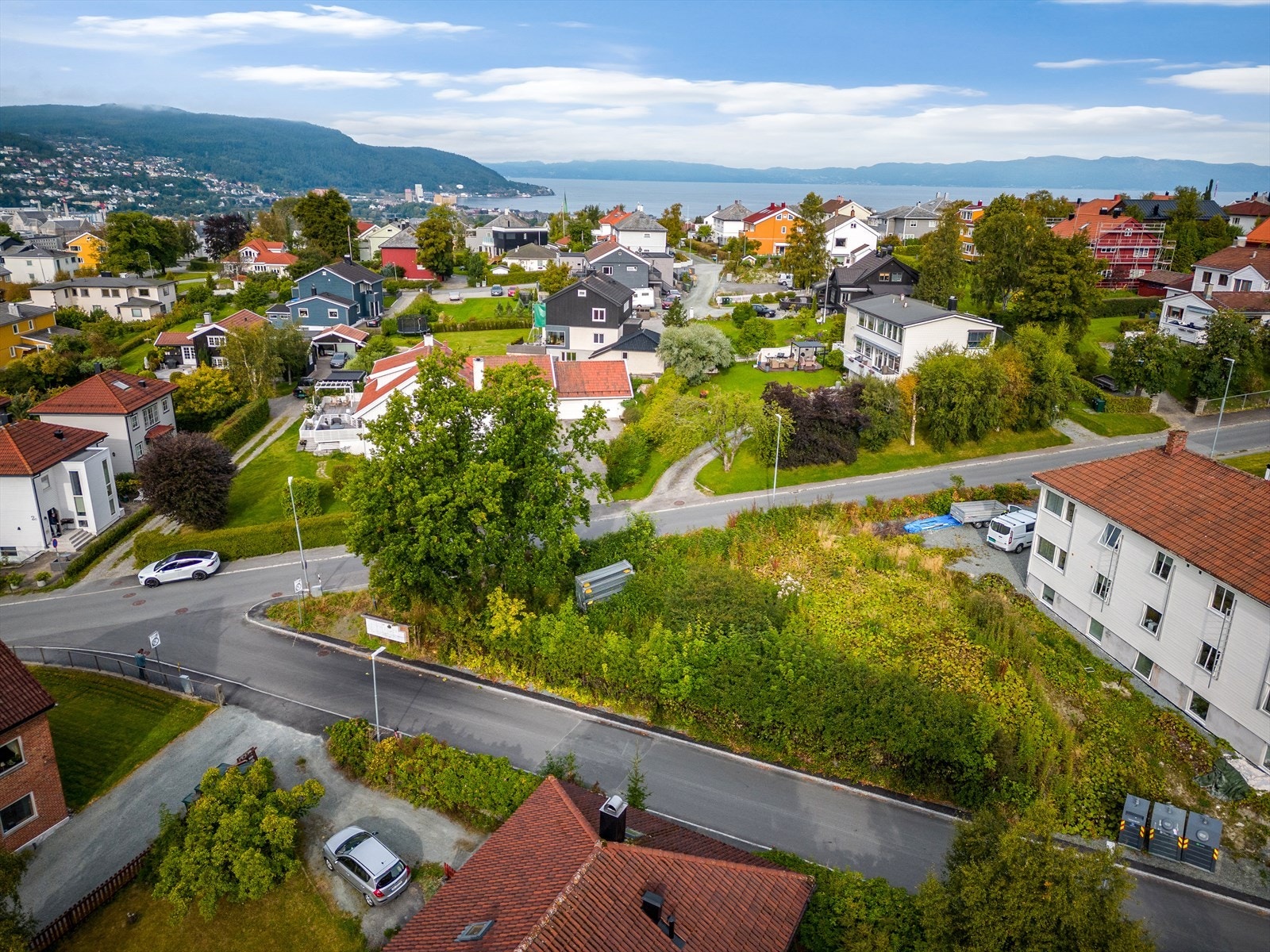 Sommerstid kan man legge turen til sjøbadet i Trondheim - en liten biltur fra eiendommen. Galleribilde