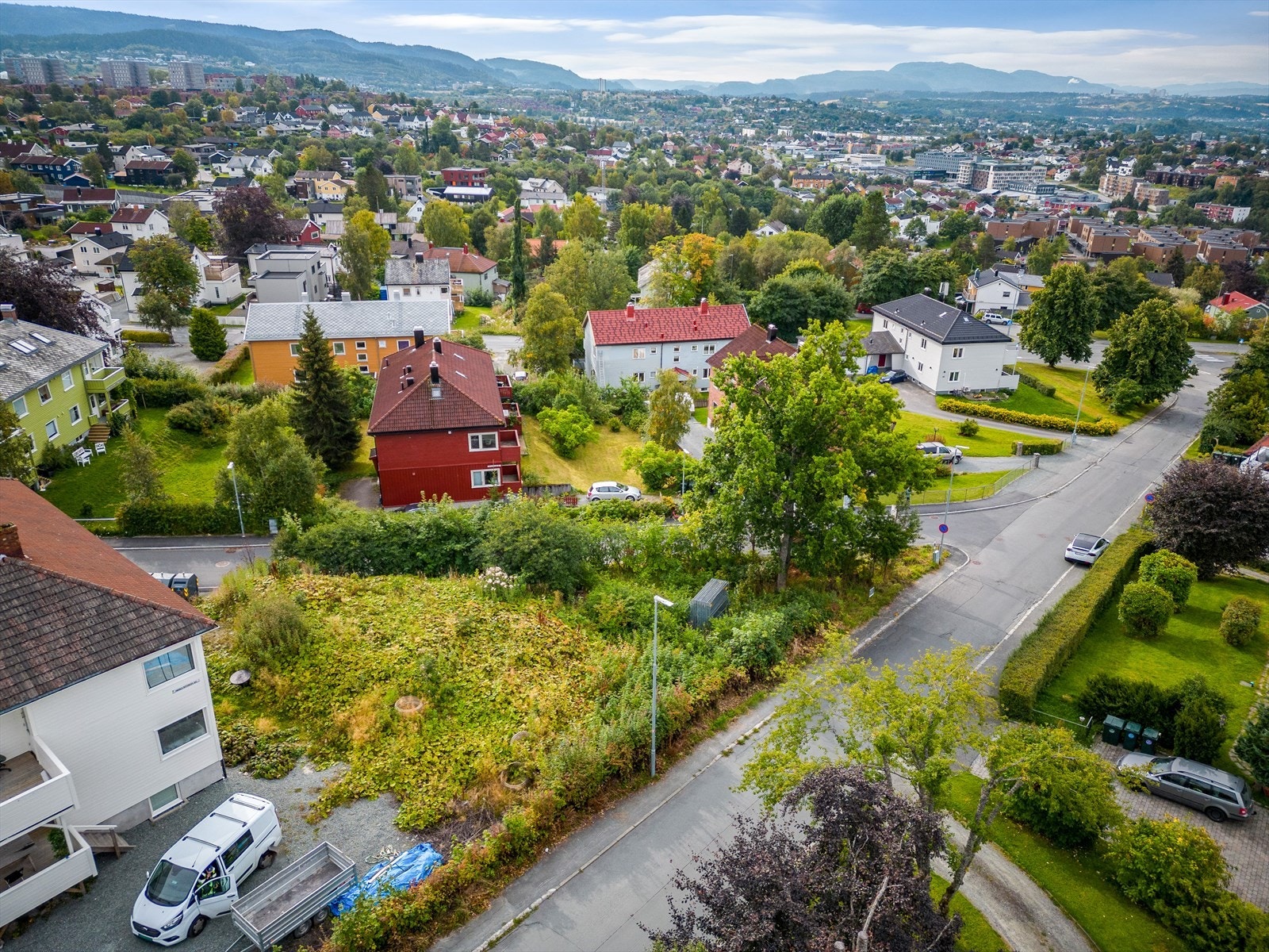 Nærmeste bussholdeplass ligger ca. 500 unna med hyppige avganger. Galleribilde
