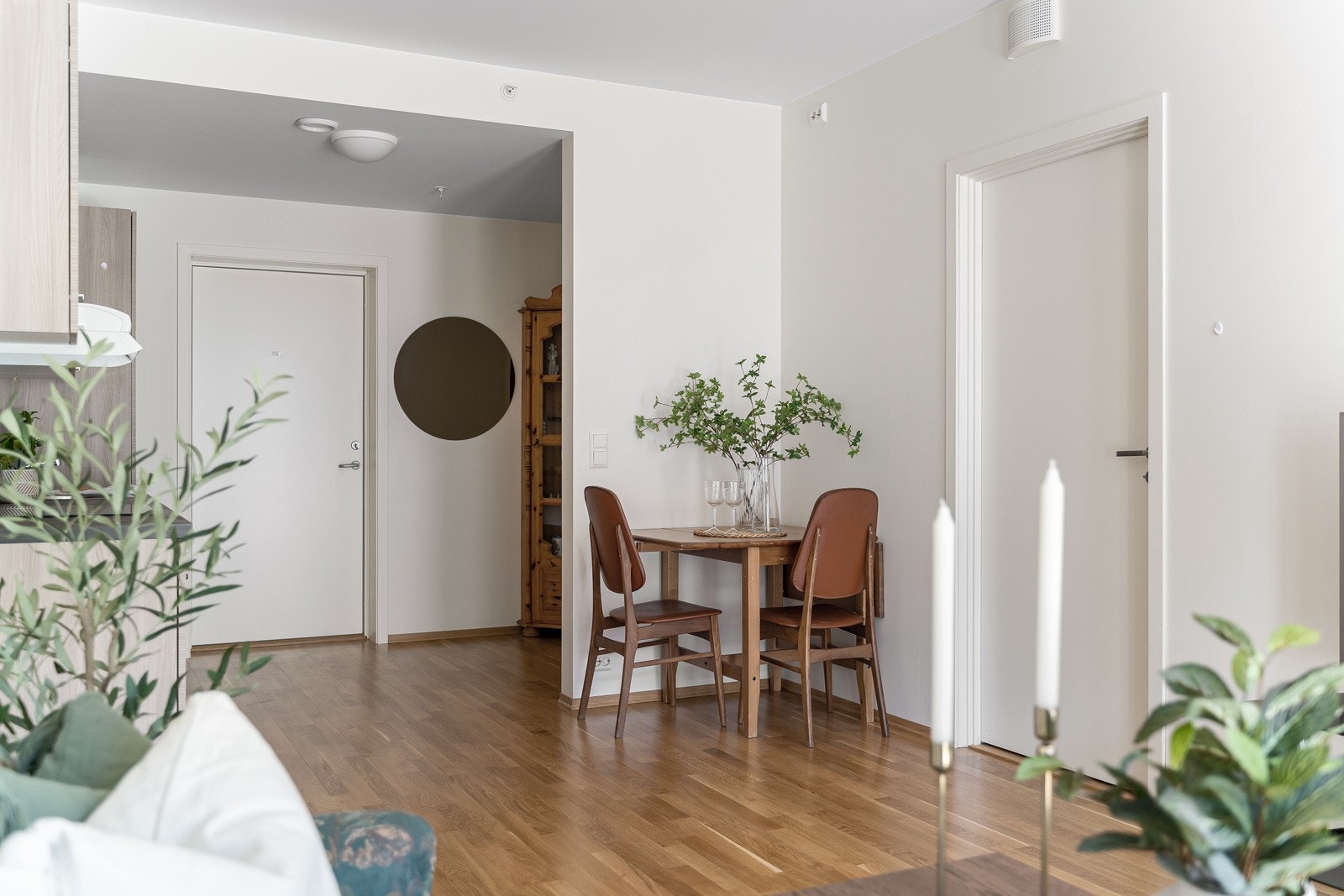 Plass til spisebord ved kjøkken. Galleribilde