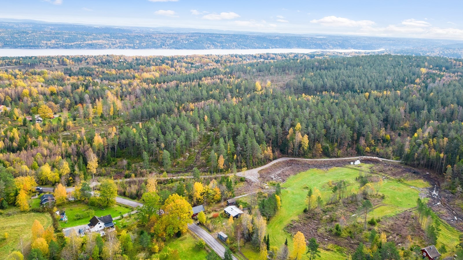 Dronefoto av område Galleribilde