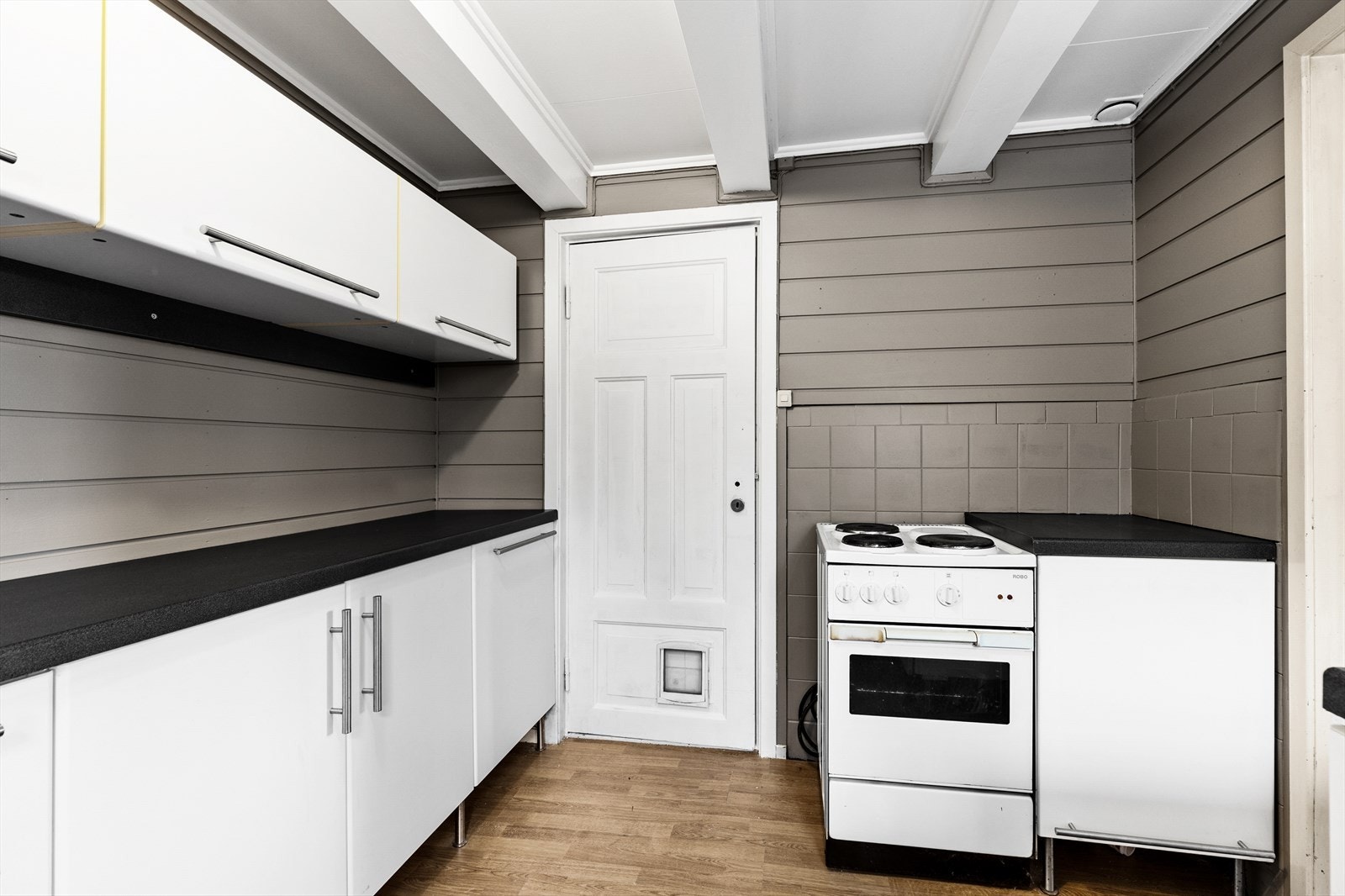 Frittstående kjøleskap og komfyr Galleribilde