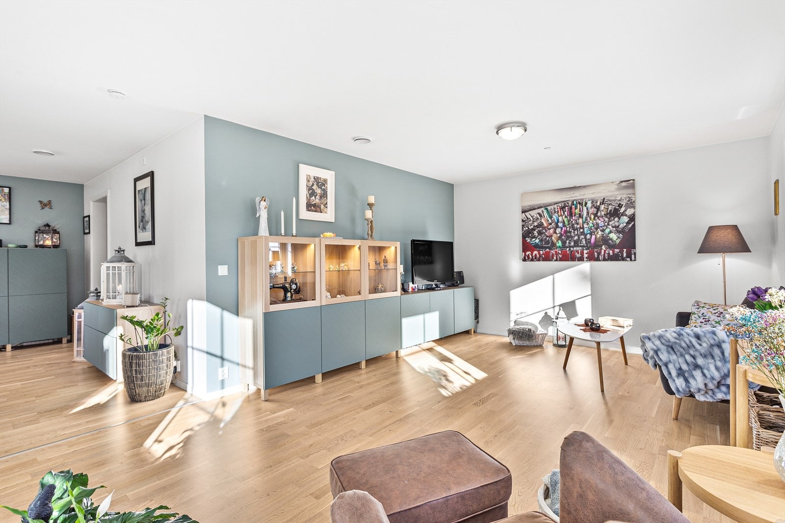 Dette er en stor, flott og velholdt leilighet som absolutt bør sees! Galleribilde