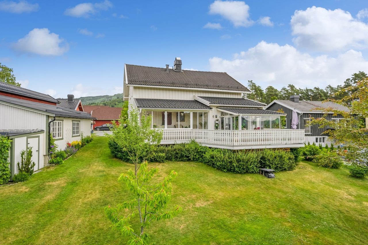 Begge glassverandaene ble etablert i 2015, og gjør at utesesongen varer store deler av året. Galleribilde