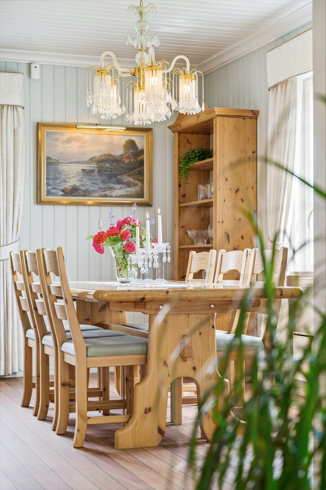 Boligen har et lyst og delikat fargevalg. Galleribilde