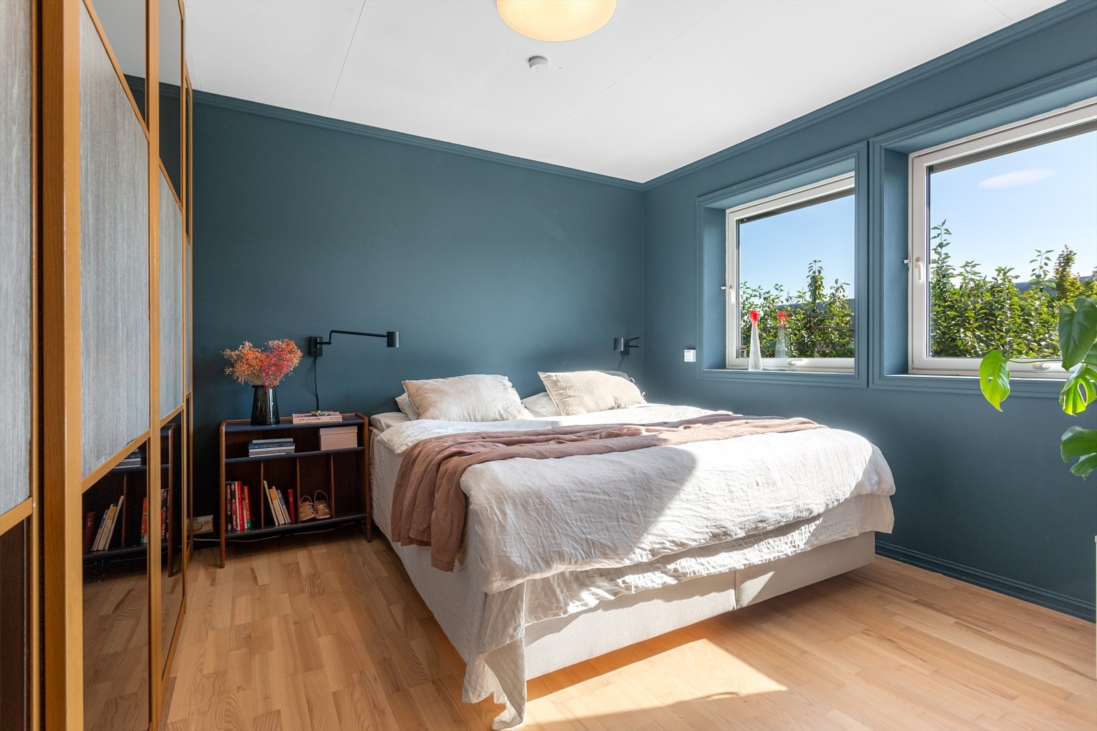 Det er 3 luftige soverom i 1. etasje. Galleribilde