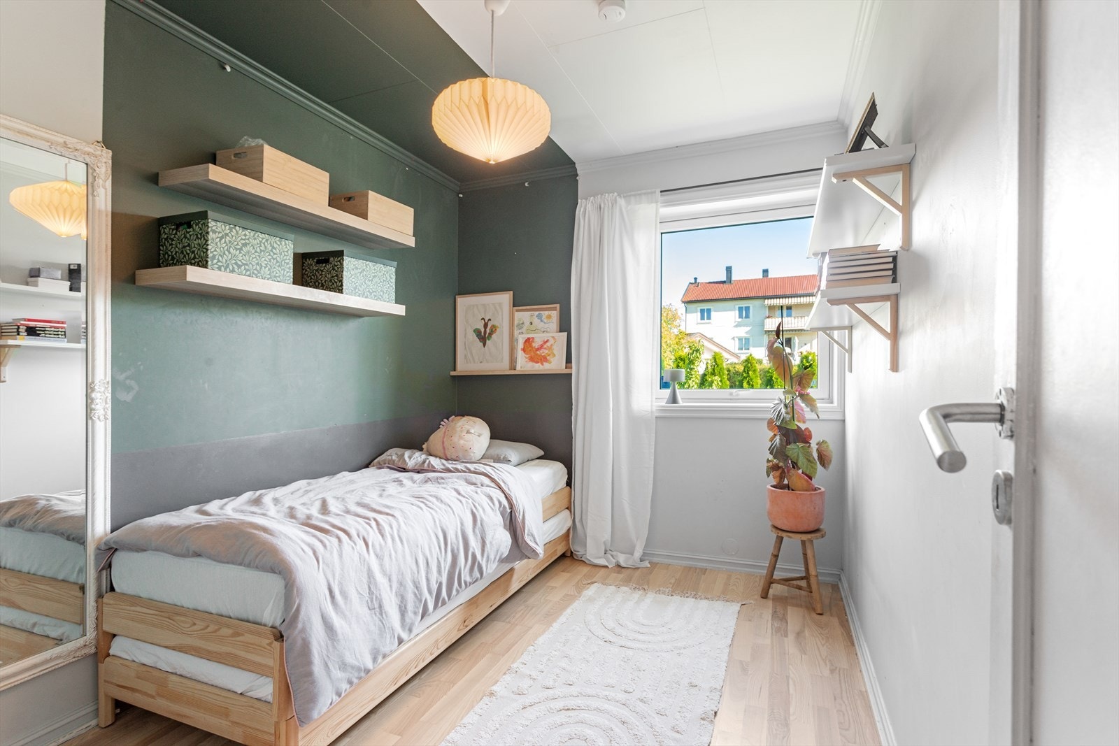 Soverommene er malt i tidsriktige farger. Galleribilde