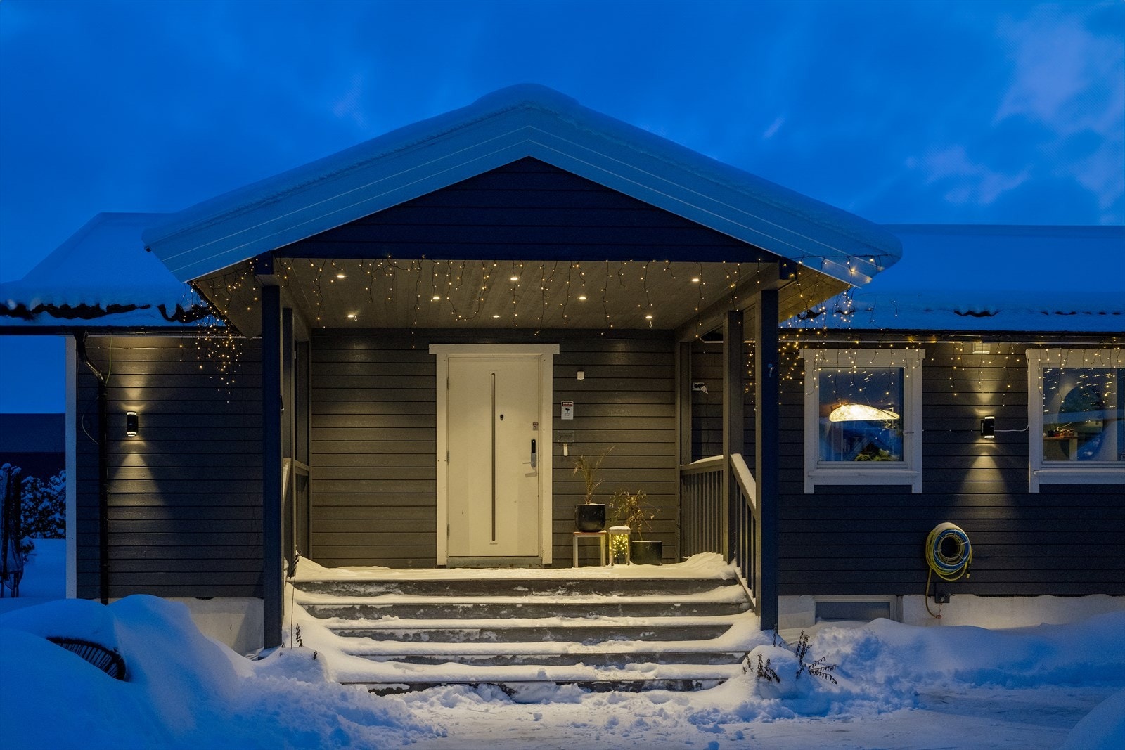 Velkommen til Sandmoveien 20 - en lekker enebolig med hybel på Skedsmokorset! Presenteres av Alexandra Askeland v/EiendomsMegler1 Lillestrøm Galleribilde