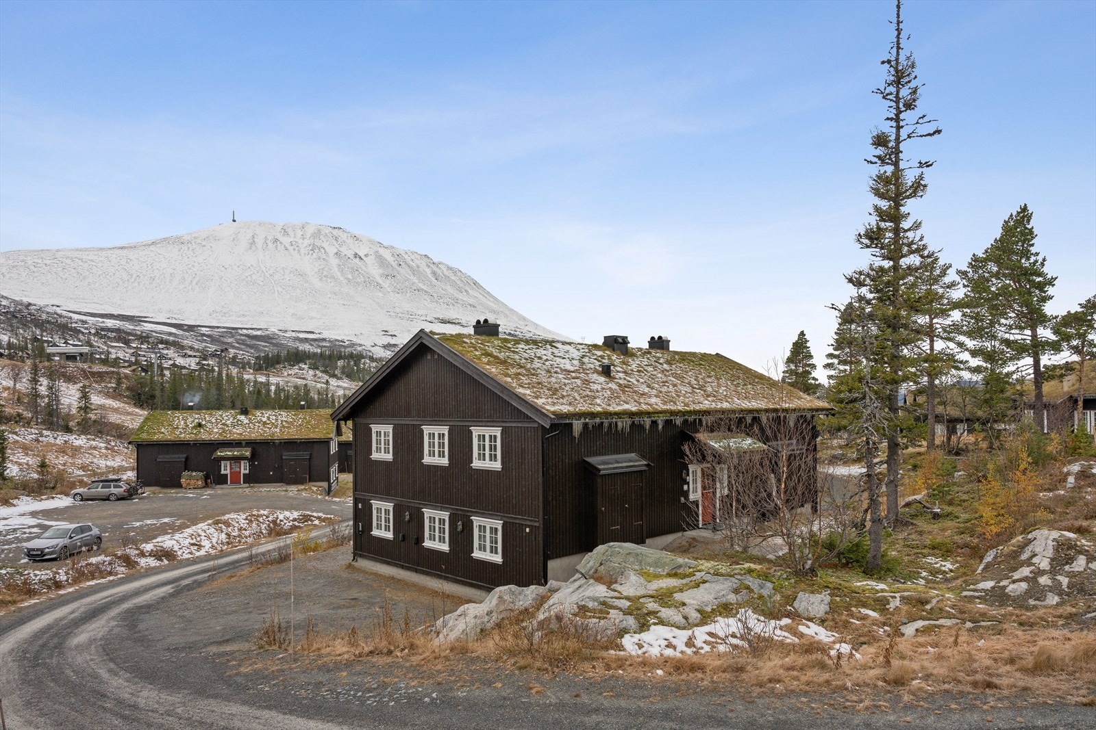 Leiligheten ligger med panoramautsikt til Gaustatoppen. Galleribilde