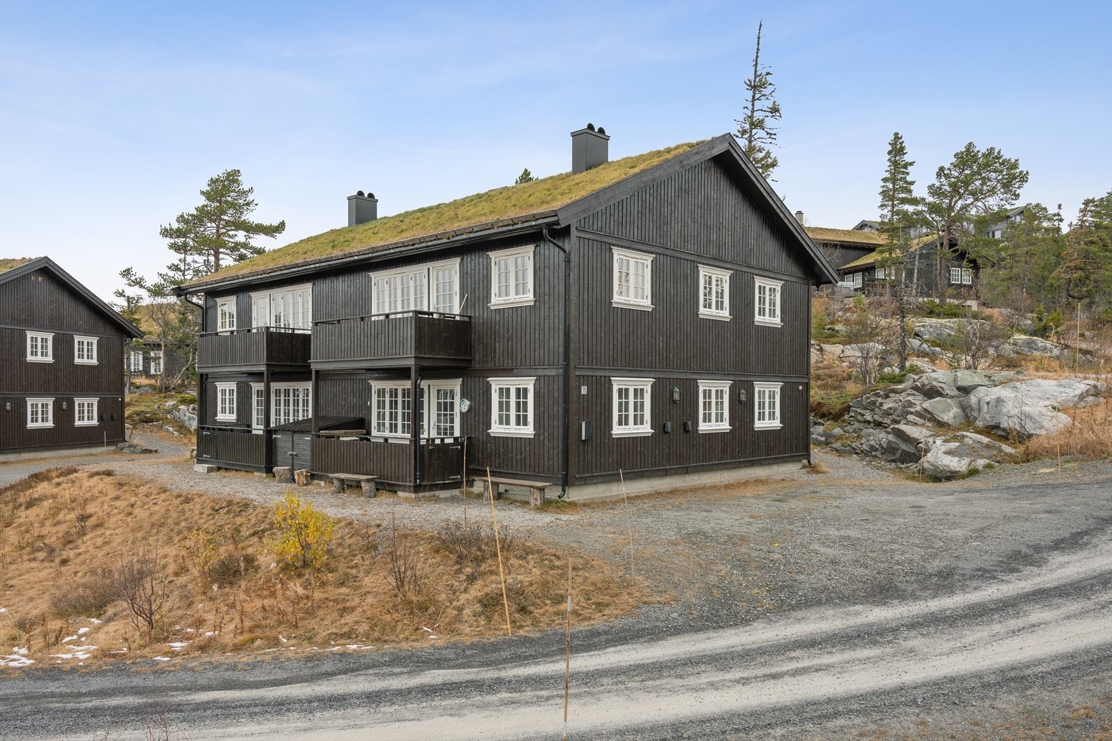 Godt med parkering på utsiden av bygget. Galleribilde