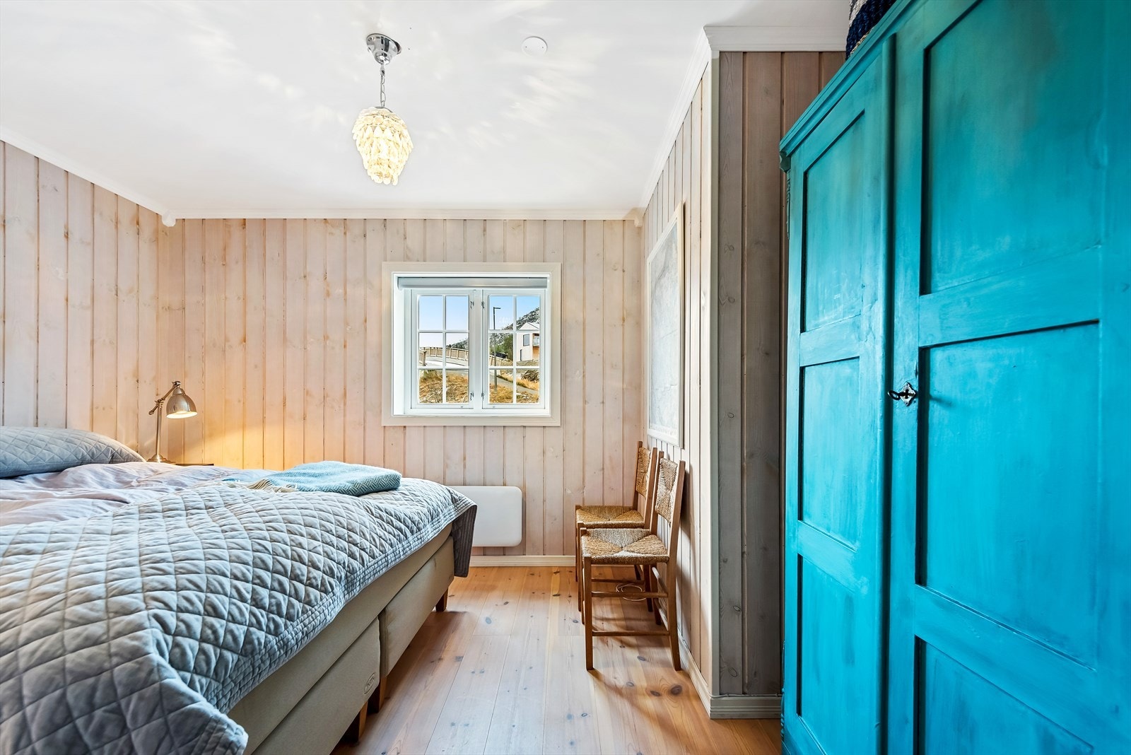 Hovedsoverom med god plass til dobbeltseng og plass til garderobe. Galleribilde