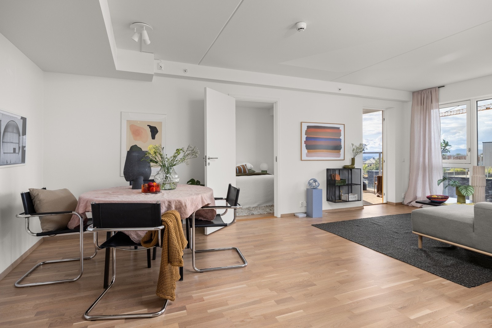 - Oppvarming (vannbåren varme), varmtvann og bredbånd er inkl i fellesugifter - Galleribilde