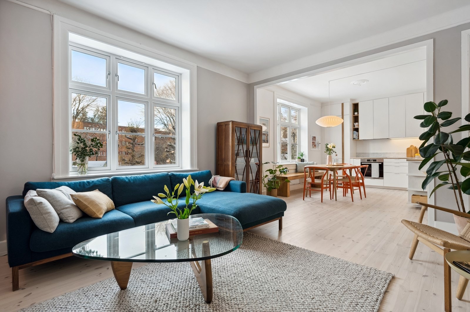 Ina Sartz v/DnB Eiendom Ullevål har gleden av å presentere Armauer Hansens gate 11, en stor og innbydende leilighet over to plan med særdeles flotte lysforhold. Galleribilde