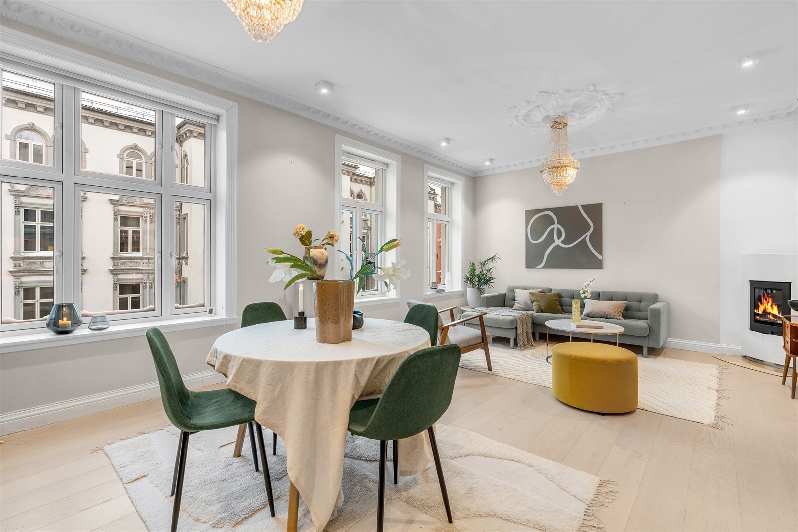 Leiligheten ligger perfekt til i Odins gate med himmel og lys på begge sider Galleribilde