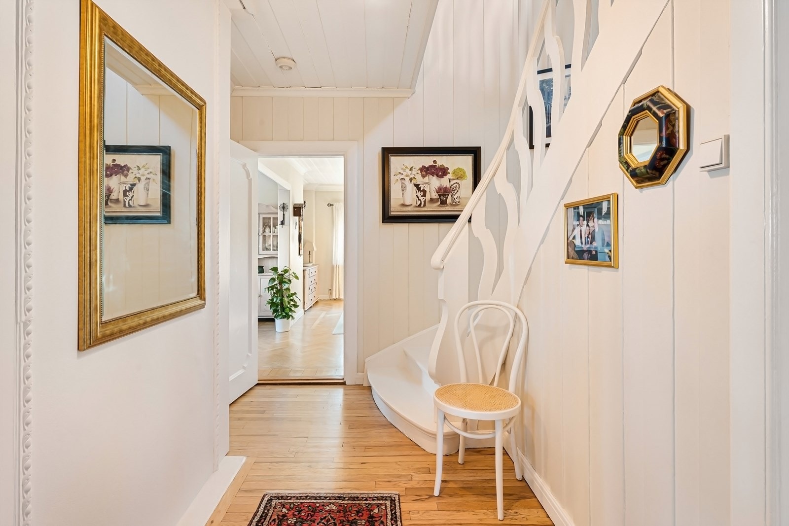 Gang videre inn i boligen. Galleribilde