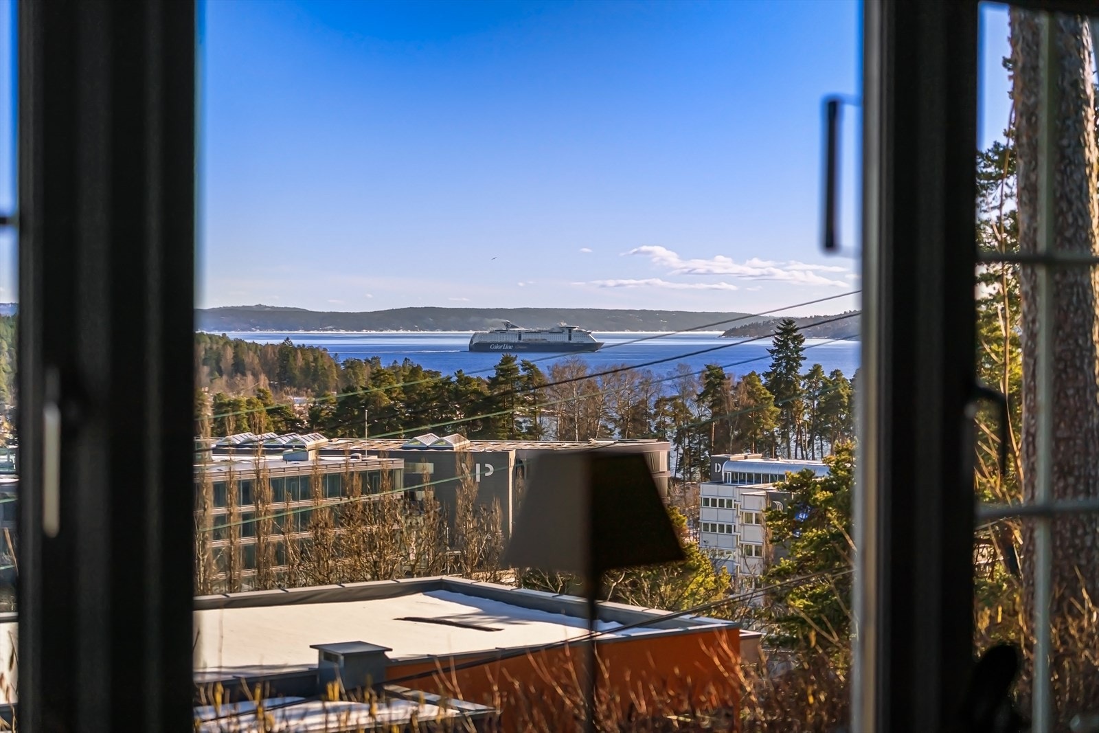 Flott fjordutsikt fra stuen. Galleribilde