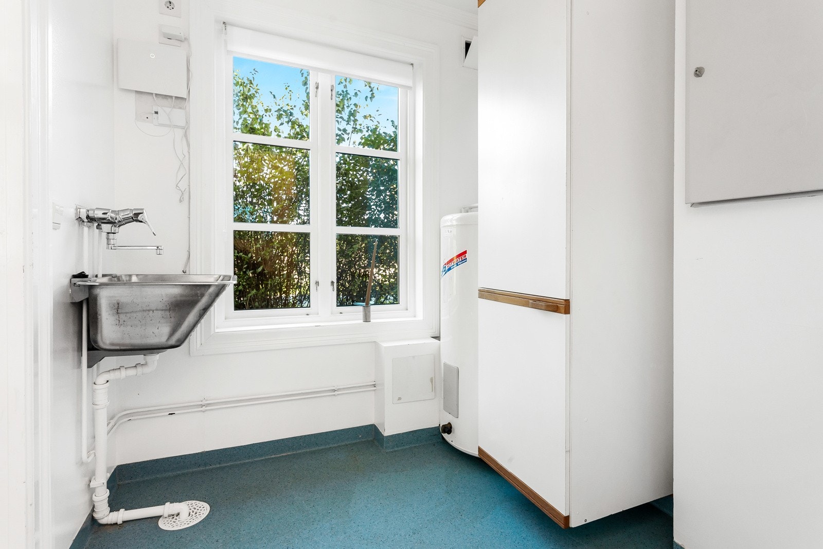 Vaskerom på innsiden av kjøkkenet Galleribilde