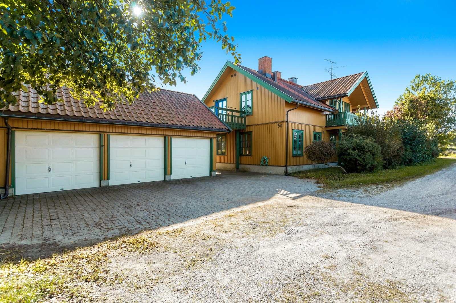 Egen garasje i felles rekke Galleribilde