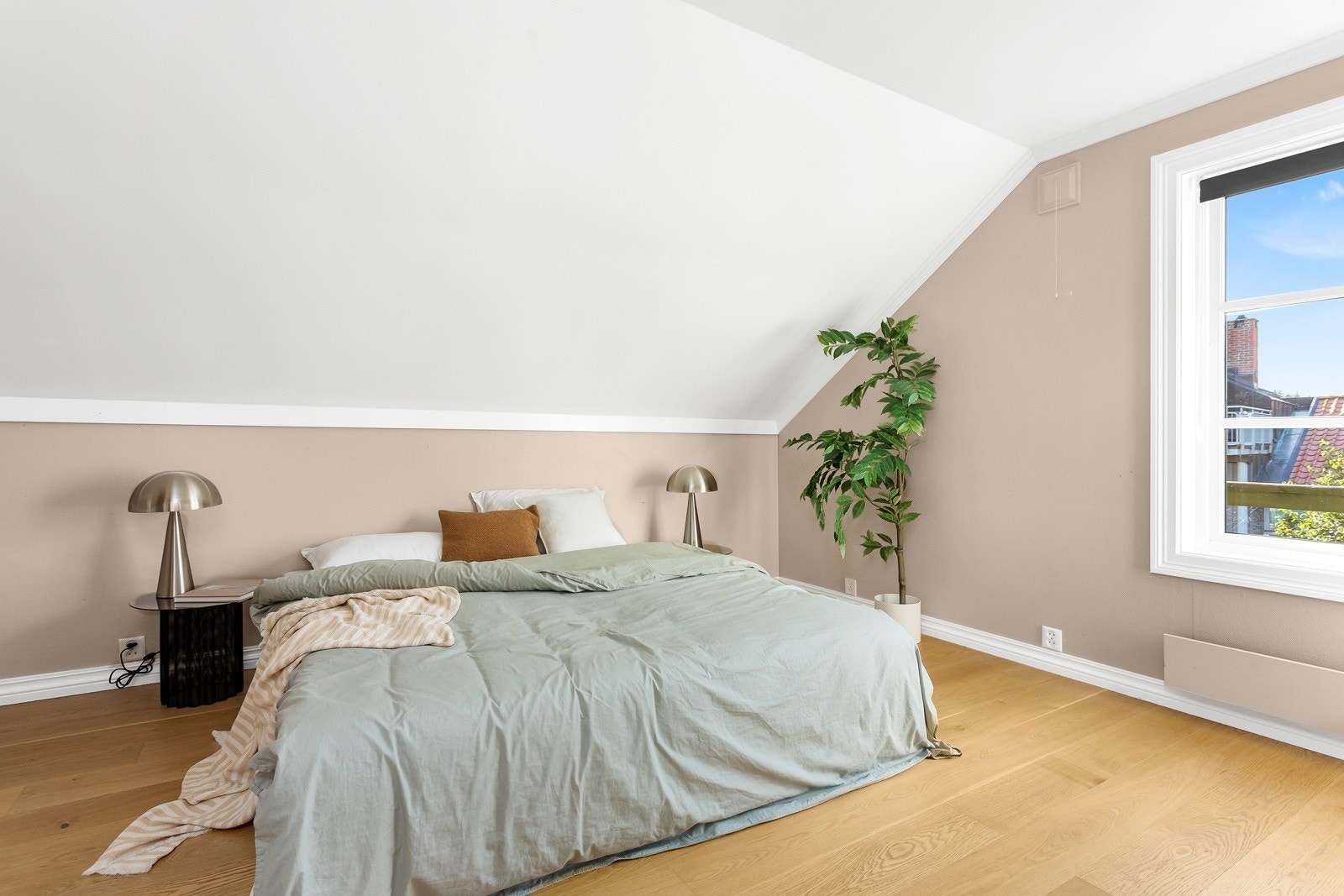 Romslig og godt hovedsoverom Galleribilde