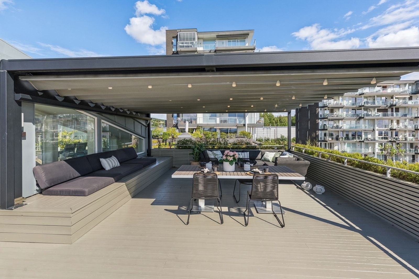 Stor og praktisk pergola Galleribilde