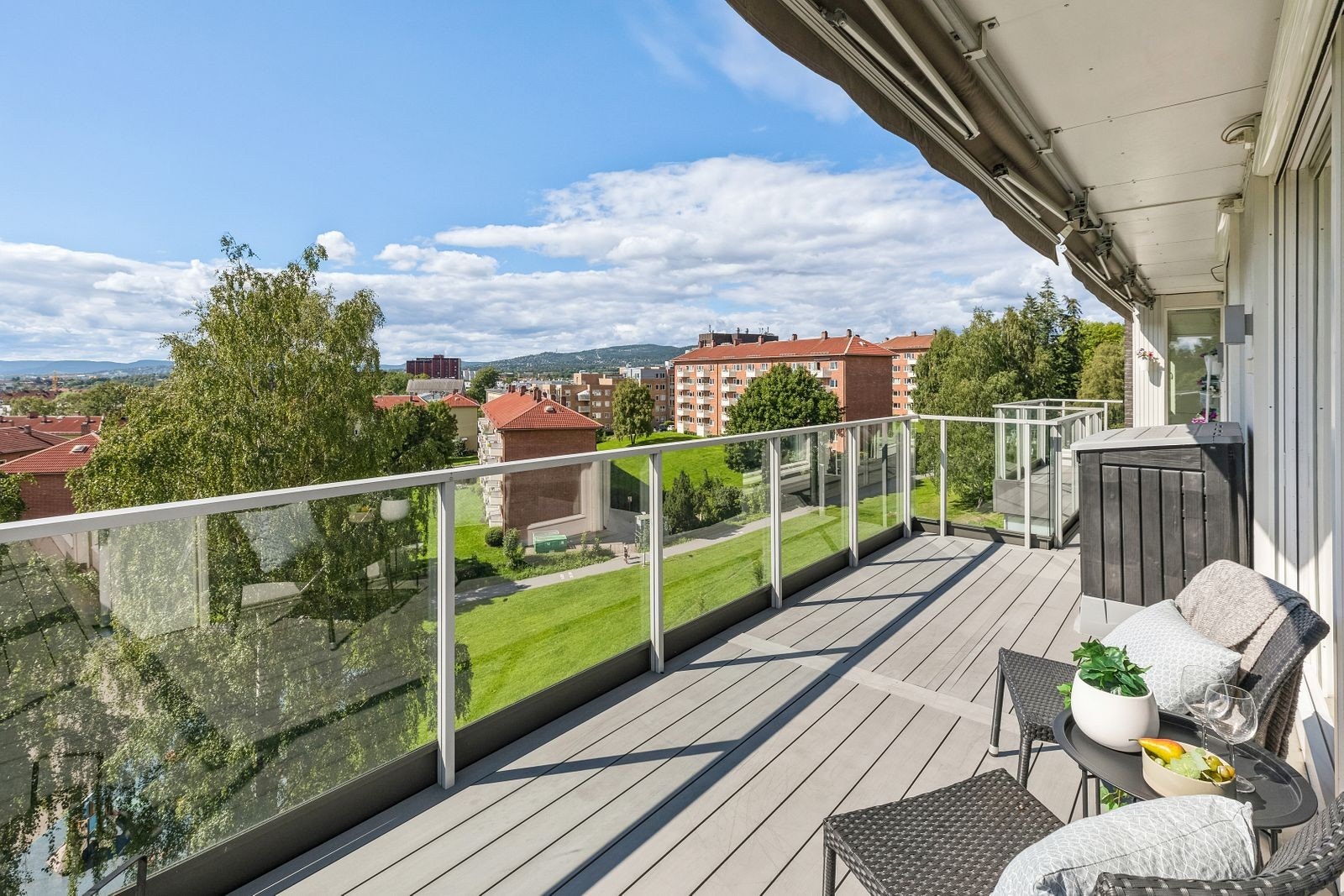 Langsgående terrasse, delvis overbygget Galleribilde