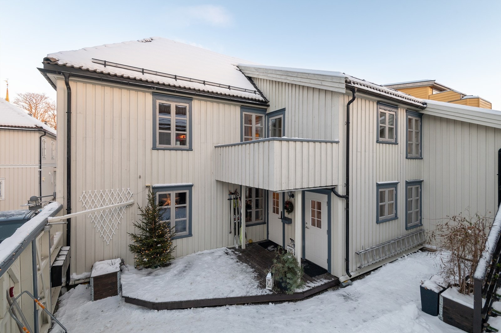 Leiligheten strekker seg over 2 plan og har en flott tilbaketrukket beliggenhet. Galleribilde
