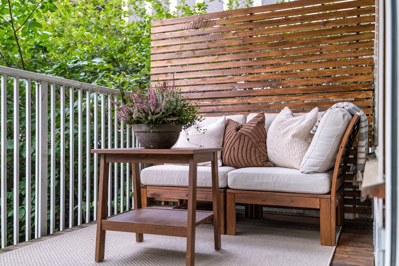 Leiligheten ligger i 3. etasje og inneholder entré, stue, kjøkken, to soverom, bad og omkledningsrom Galleribilde