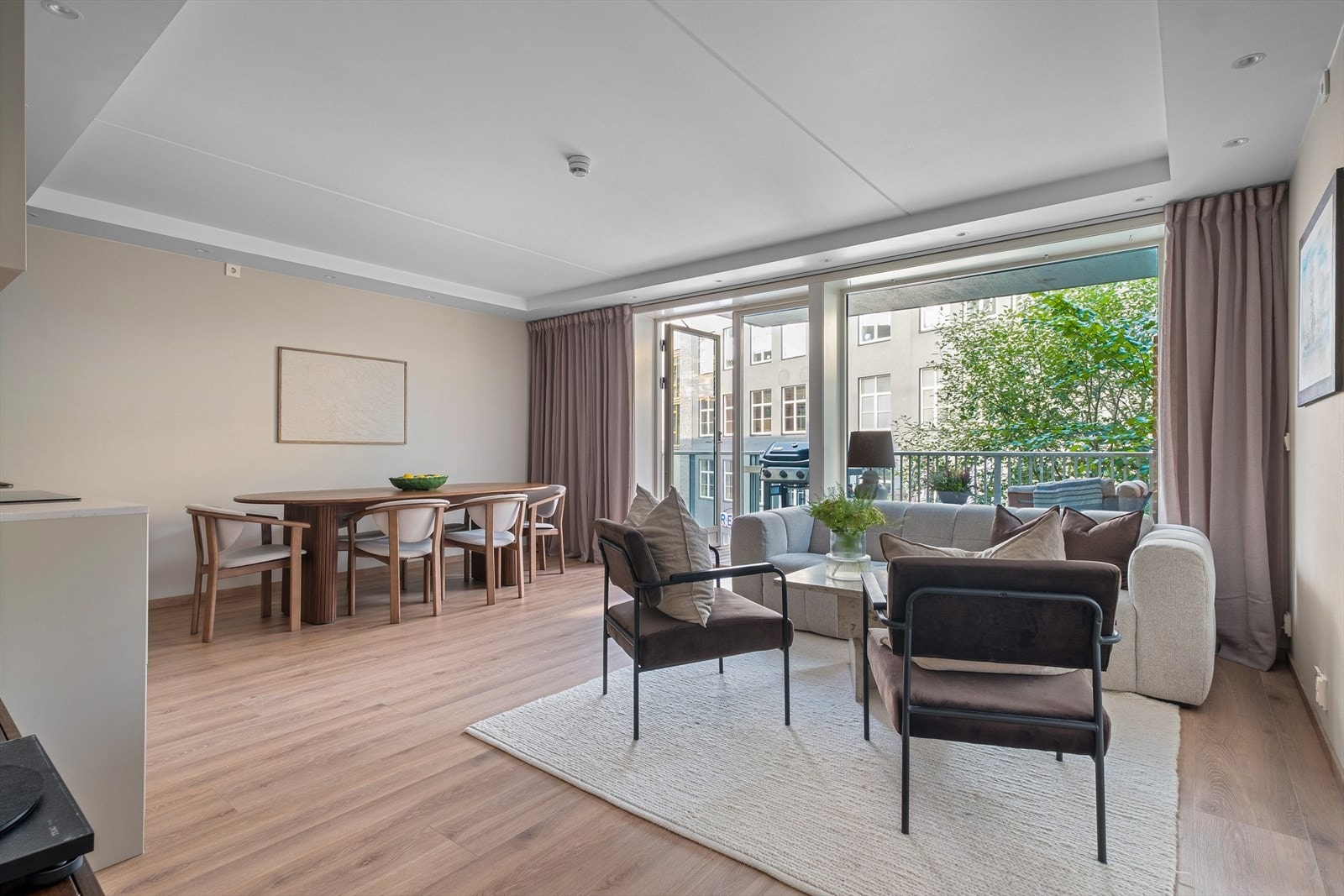 En nyoppusset, rålekker og gjennomført 3-roms hjørneleilighet beliggende i populære Waldemars hage Galleribilde