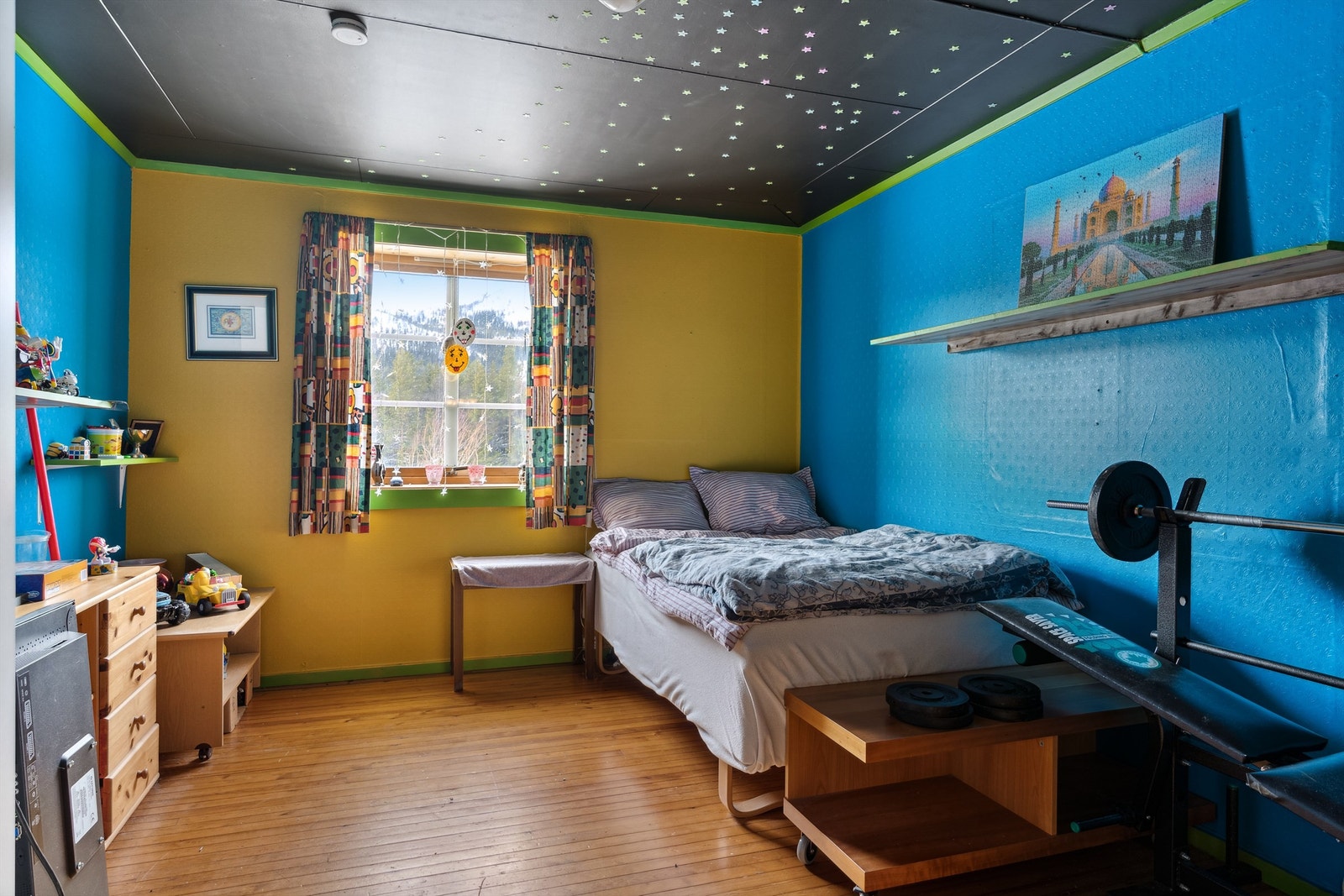 Soverom i 1. etasje - adkomst fra spiseplass i kjøkken Galleribilde