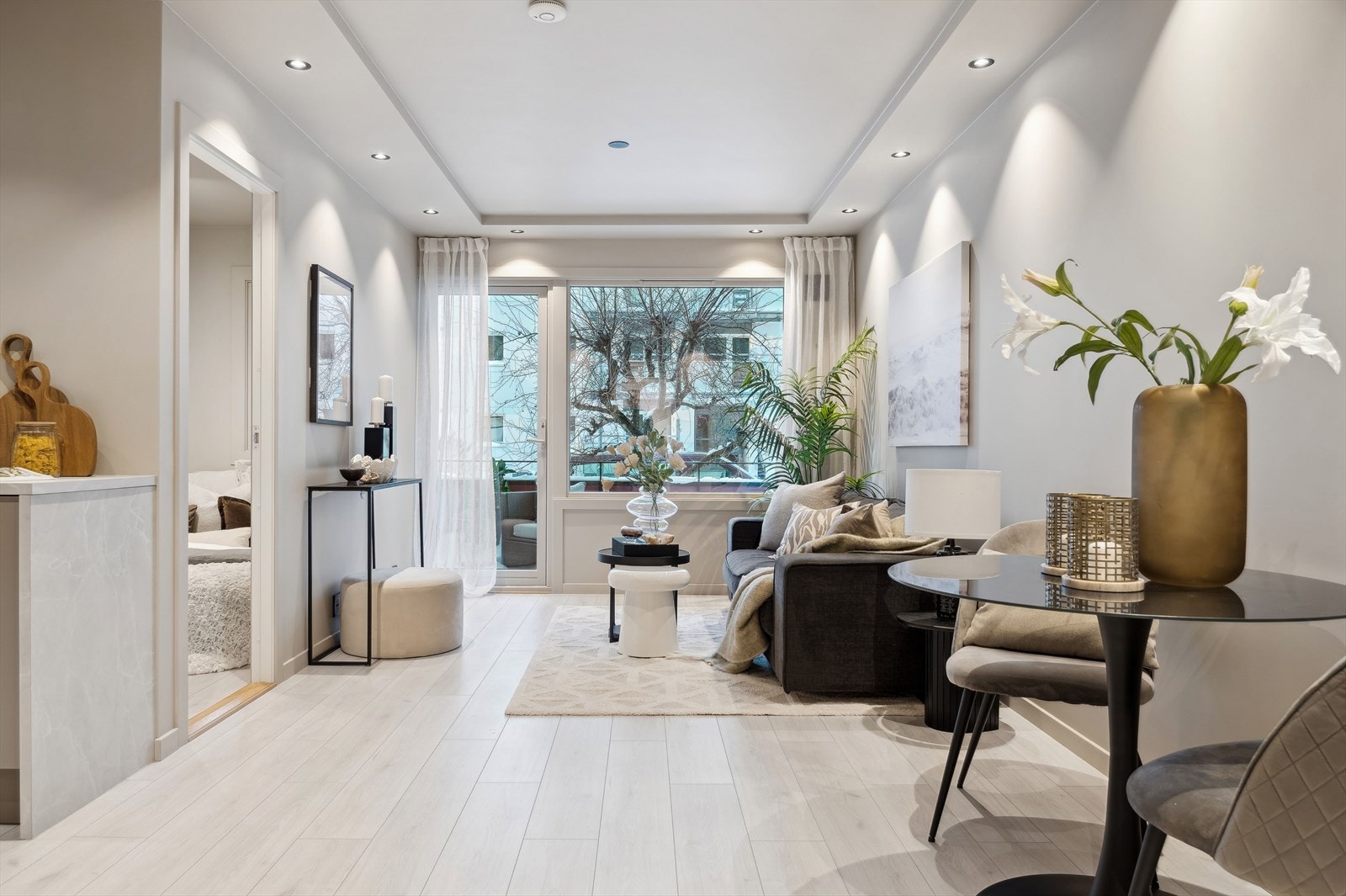 Hele leiligheten er holdt i delikate farge- og materialvalg. Galleribilde