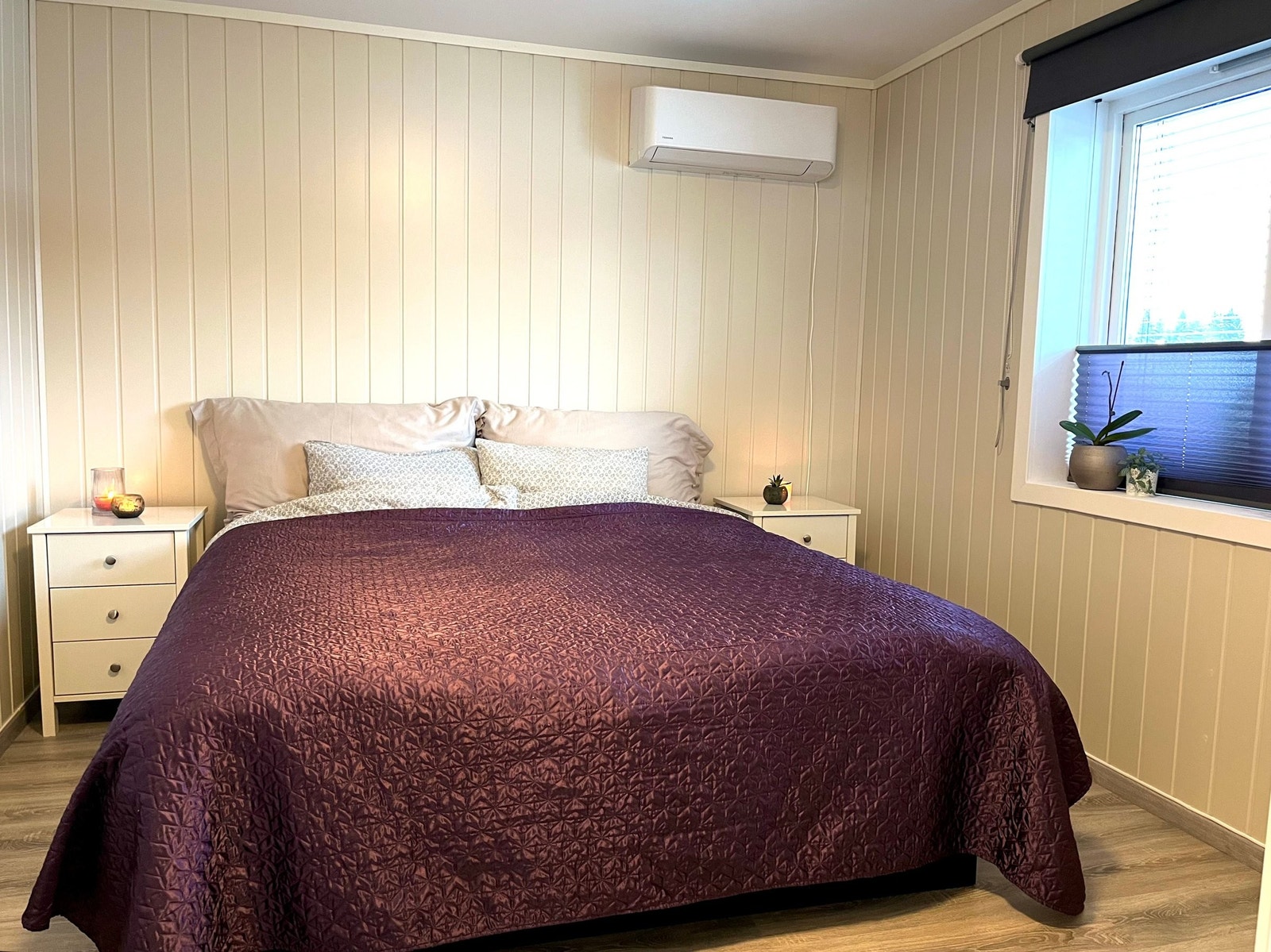 Nordøstvendt soverom med varmepumpe Galleribilde