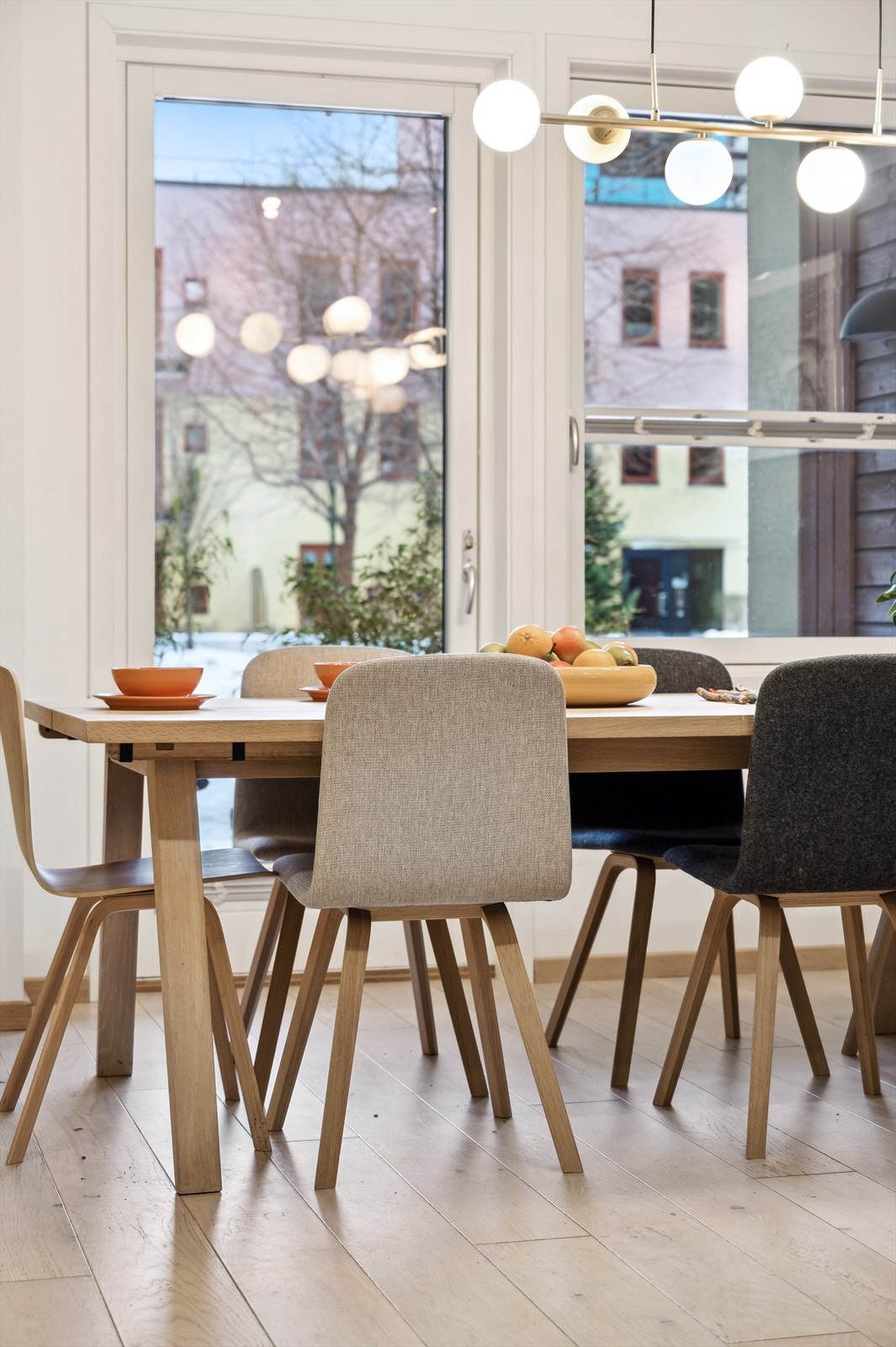 I det moderne bygget er det flotte fasiliteter, som f.eks. felles takterrasse, kajakkrom og balansert ventilasjon. Galleribilde