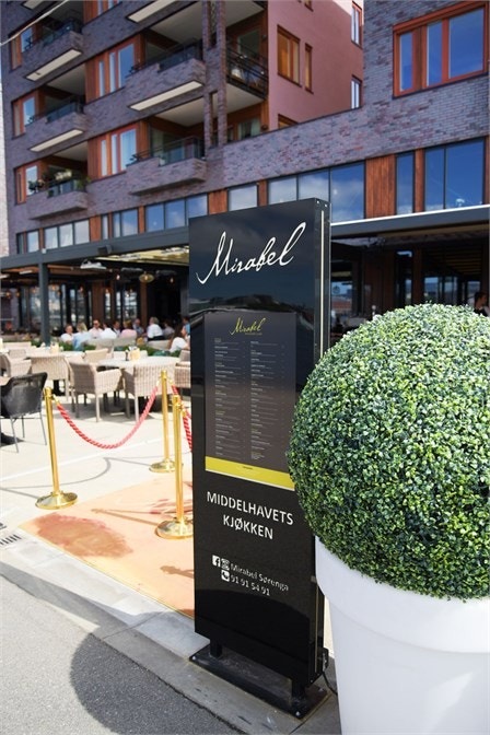 Alle har uteservering med gode solforhold og flott utsikt. Galleribilde