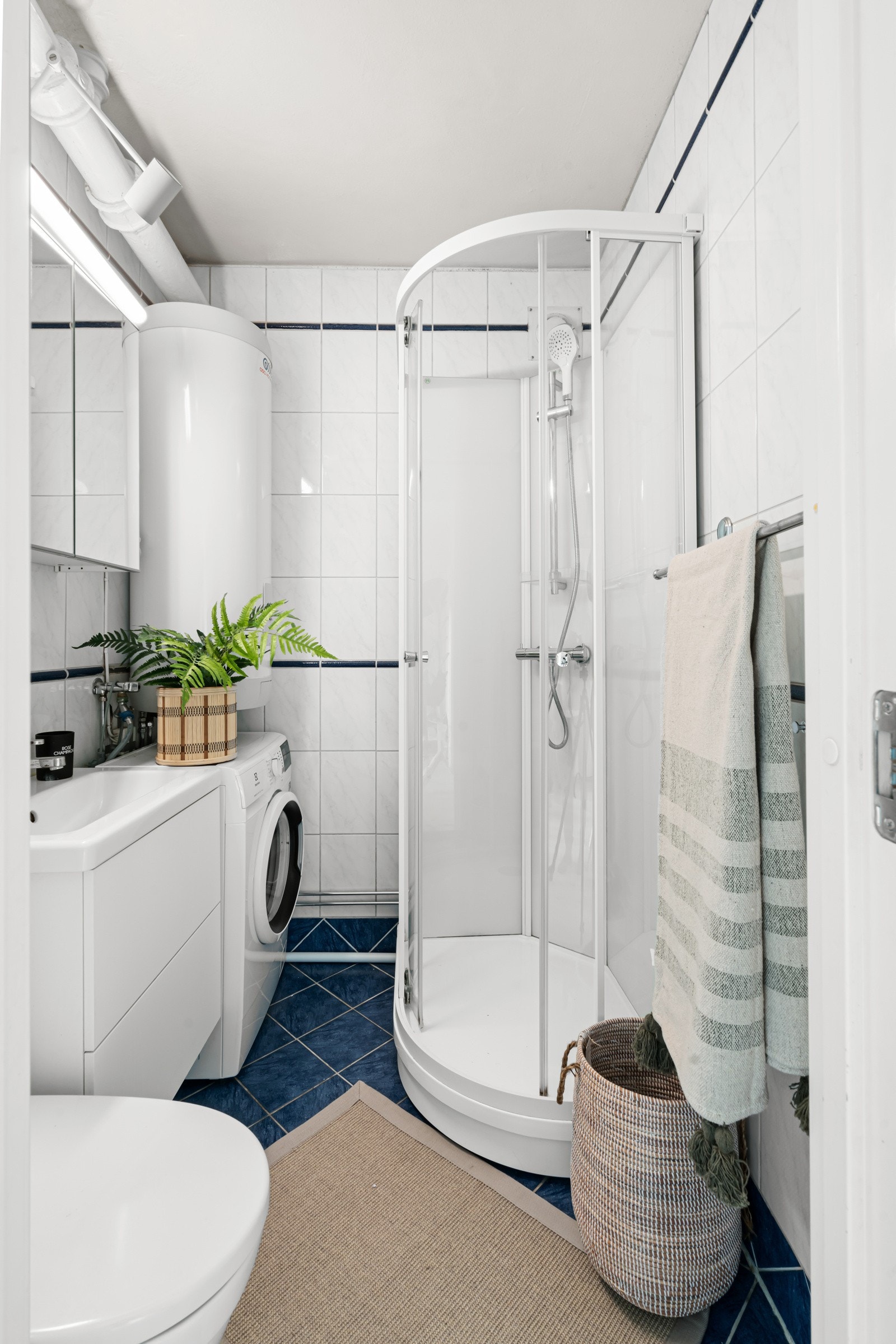 Badet har fått TG3 og er modent for oppussing. Dersom sluk fornyes gir borettslaget støtte. Galleribilde