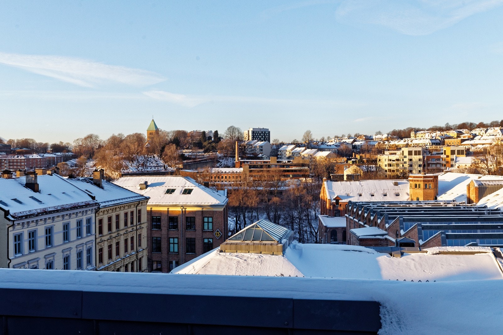 Fra takterrassen har du herlig utsikt over deler av Oslo by Galleribilde