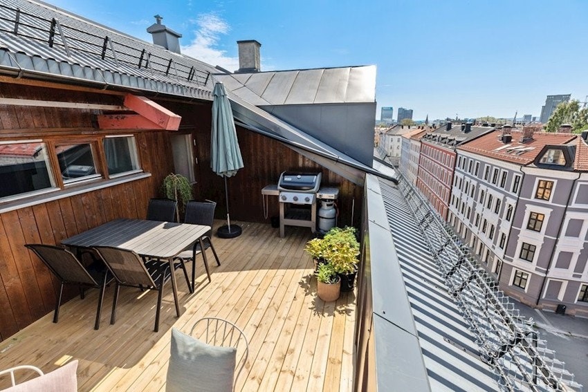 Borettslaget byr på en felles takterrasse med gode sittegrupper, grill og solforhold Galleribilde