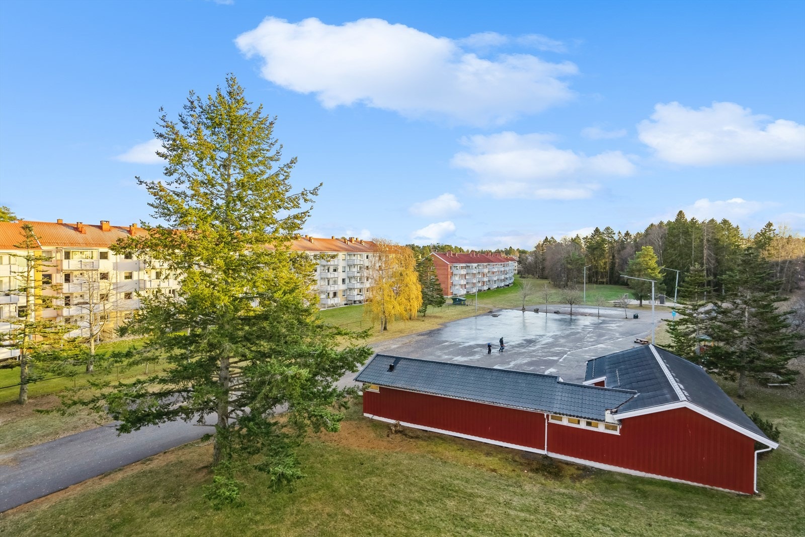 Utsikt fra balkongen over nærområdet. Galleribilde