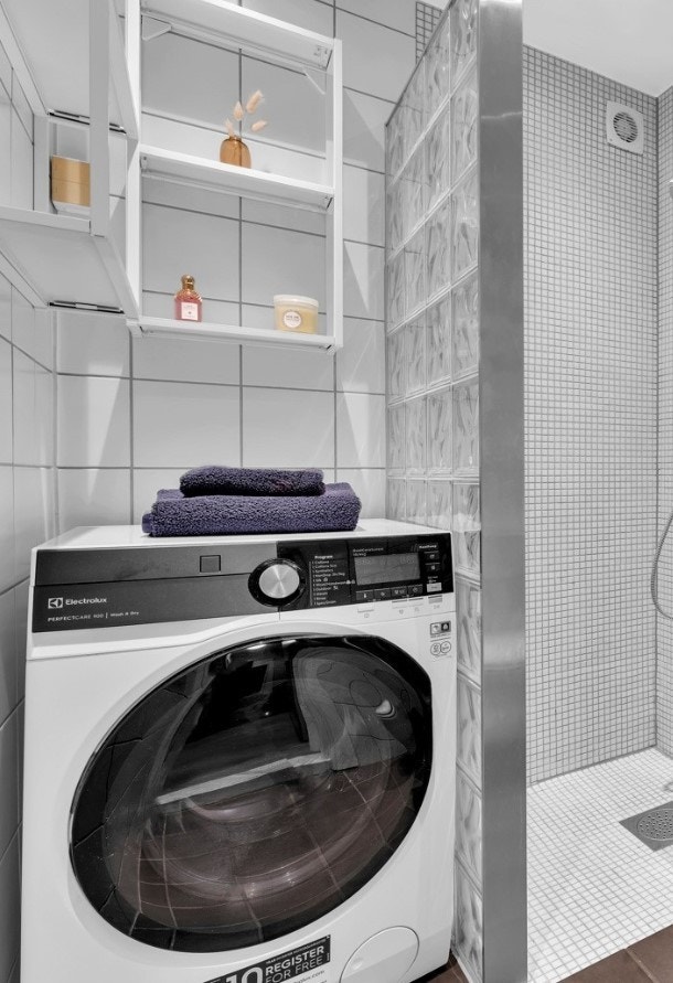 Det er plass til en stor vaskemaskin. Galleribilde