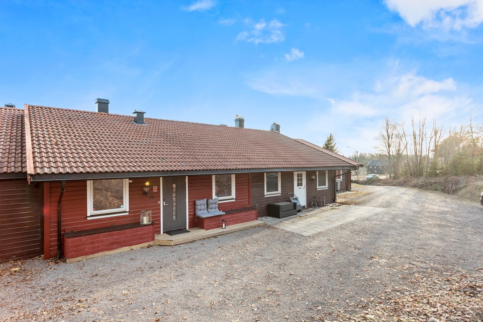 Inngangsparti og gårdsplass Galleribilde
