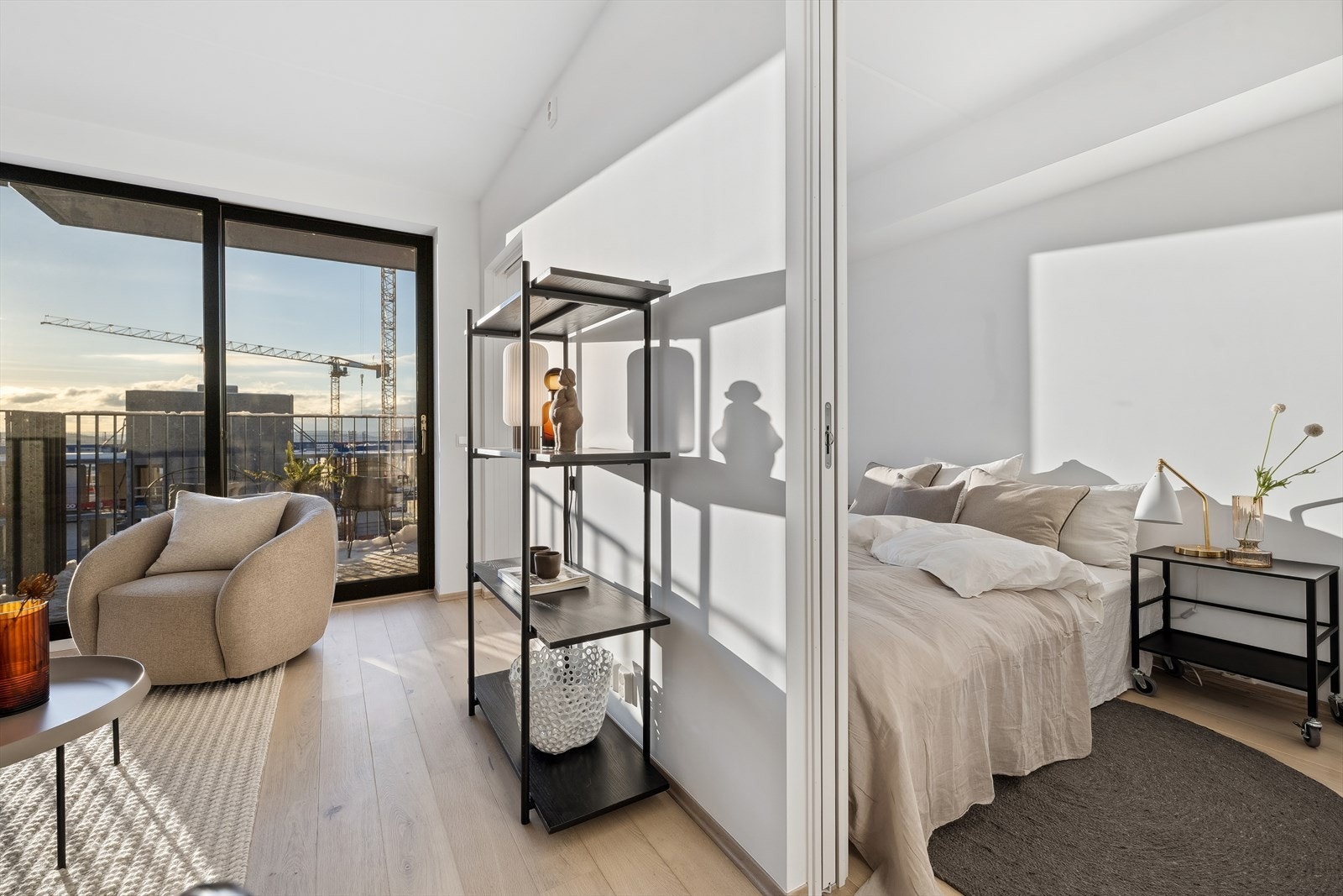 Soverom med god garderobeplass Galleribilde