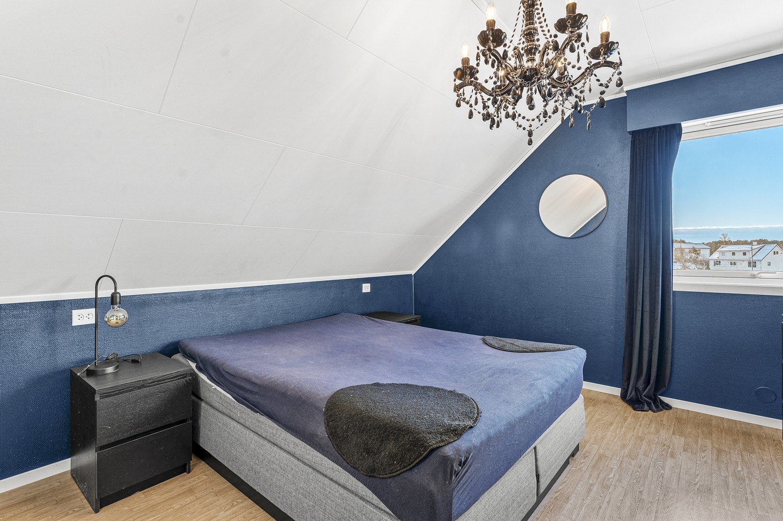 Soverom på loft. Galleribilde