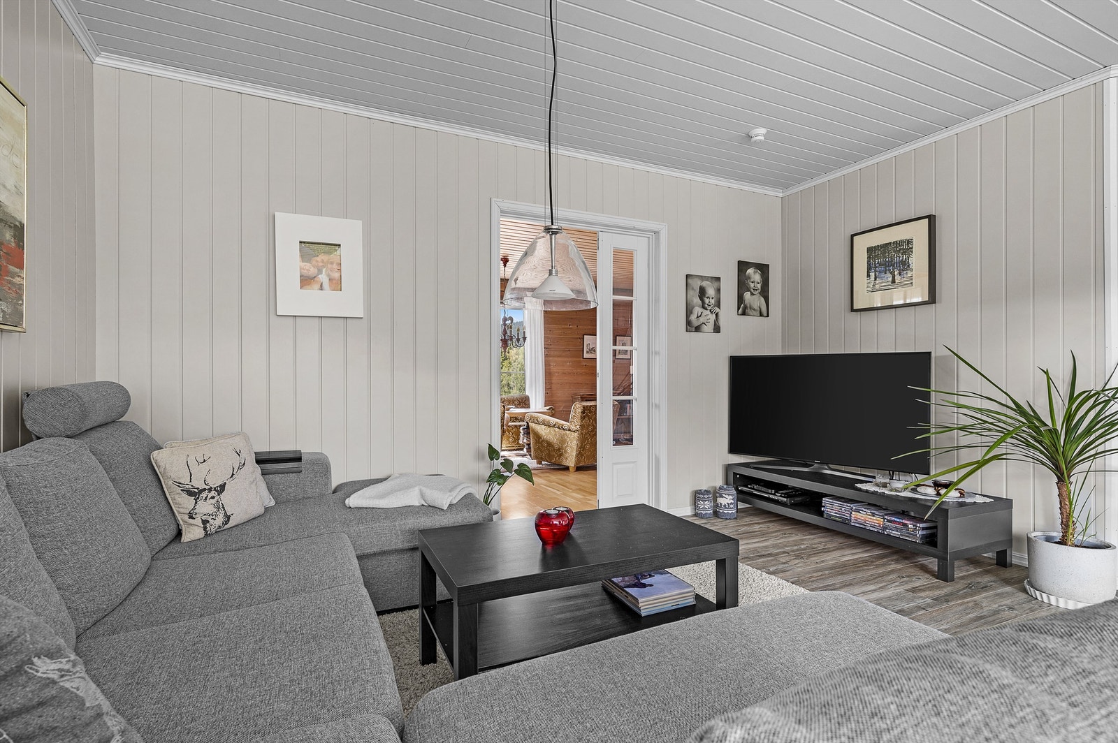 Fra hovedstuen kan man gå videre inn til enda en stue. Galleribilde