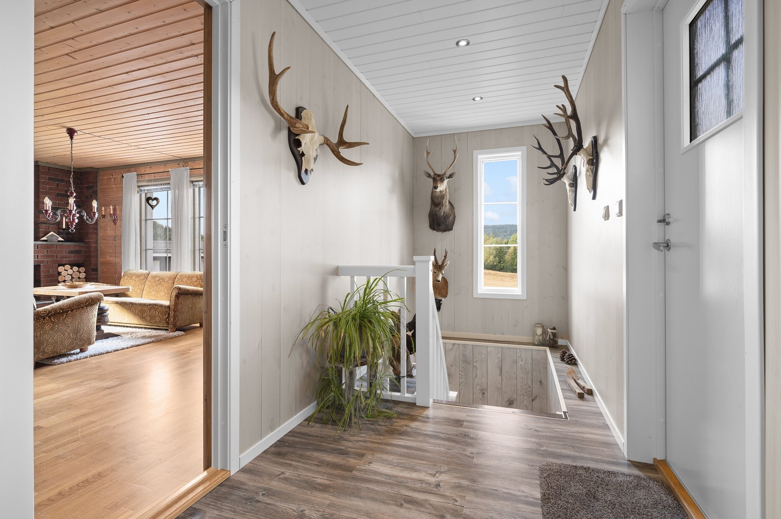 Boligen har en innbydende og lys entré Galleribilde