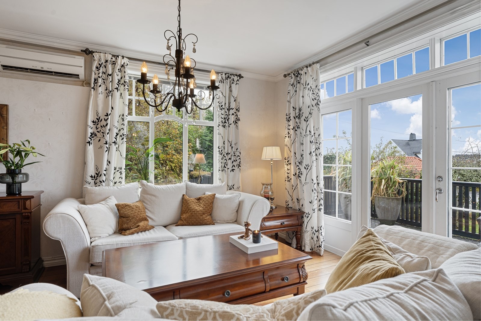 Vinduer i utbygg på huset er fra 2007 samt at det ble byttet de fleste vinduer i eksisterende del Galleribilde