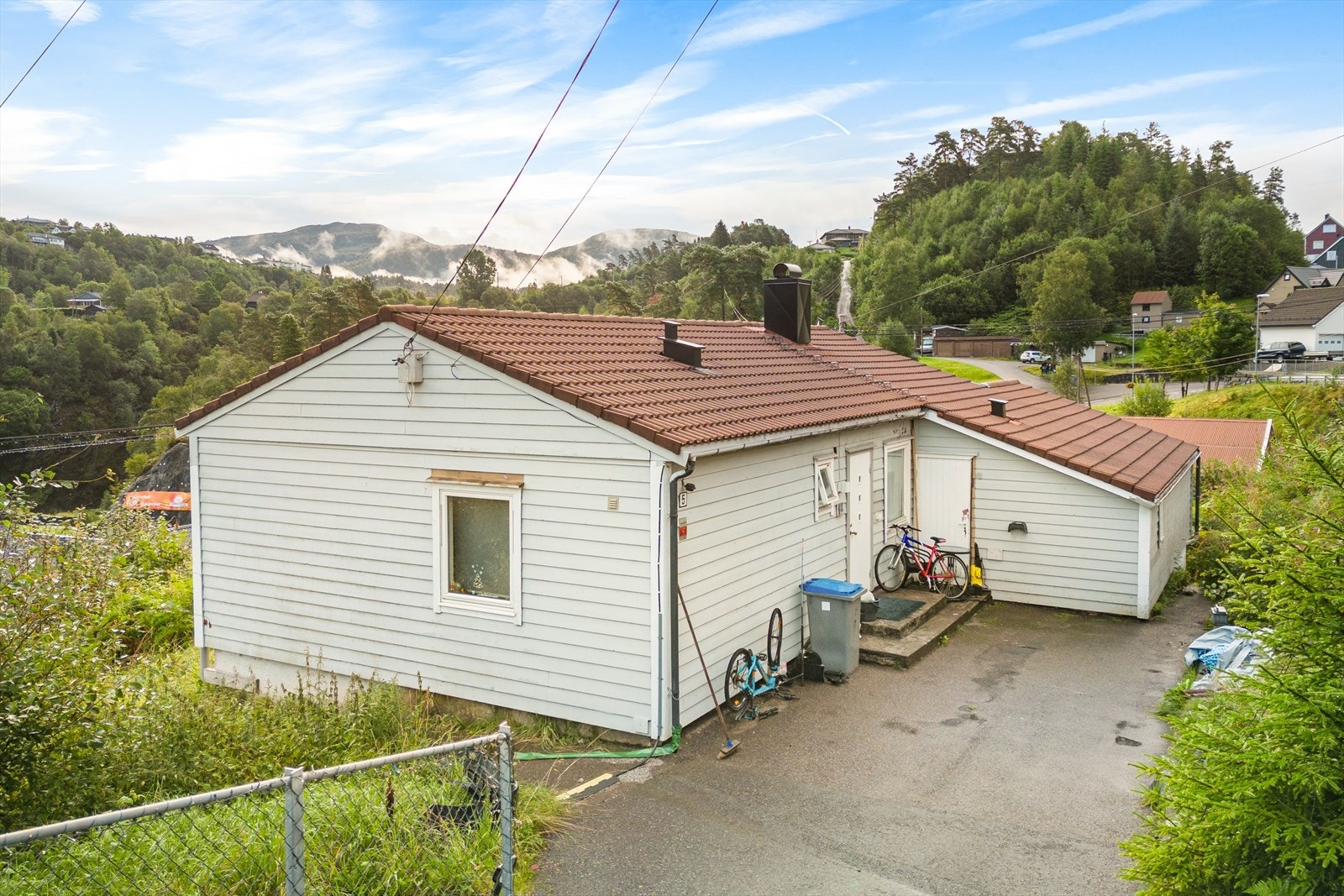 Biloppstillingsplass for flere biler på egen tomt. Galleribilde