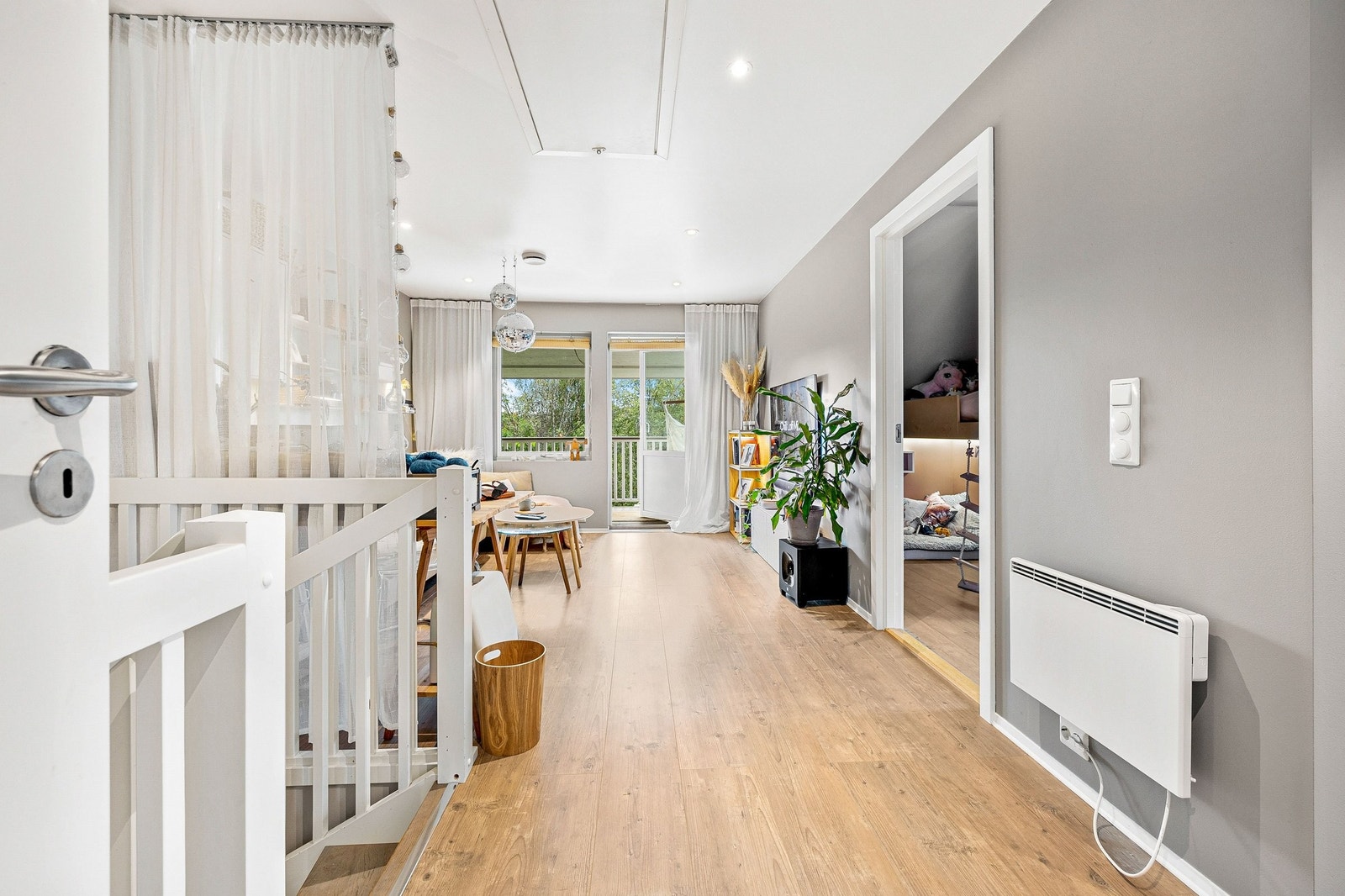 Loftstue/gang Galleribilde