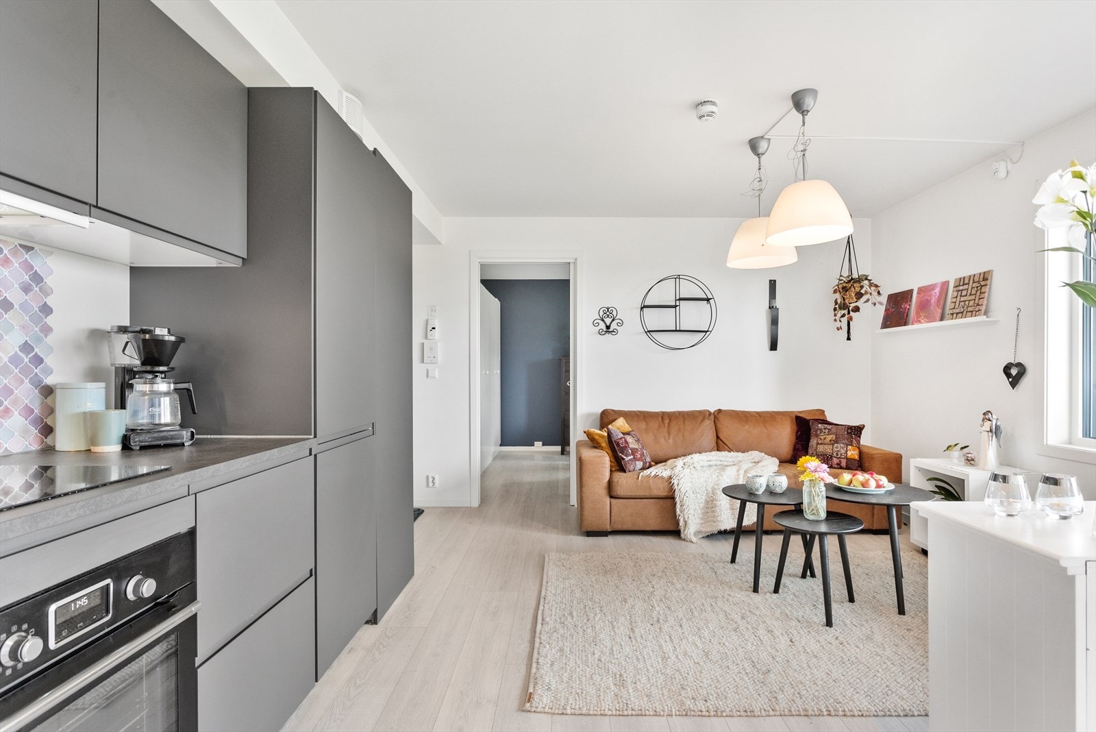 Tidligere var det 2 innganger til soverommet, men selger har tettet igjen den ene inngangen da hun ønsket å innrede stuen annerledes. Galleribilde
