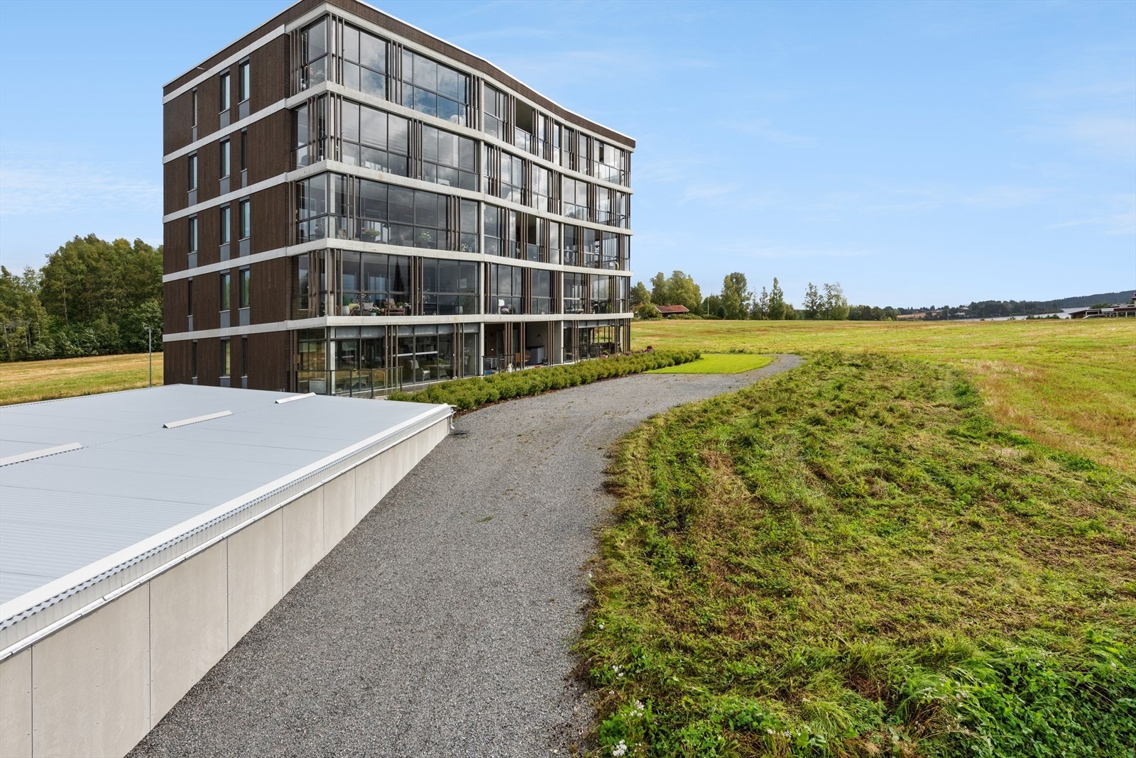 Blokkbebyggelse i fem etasjer fra 2021. Galleribilde