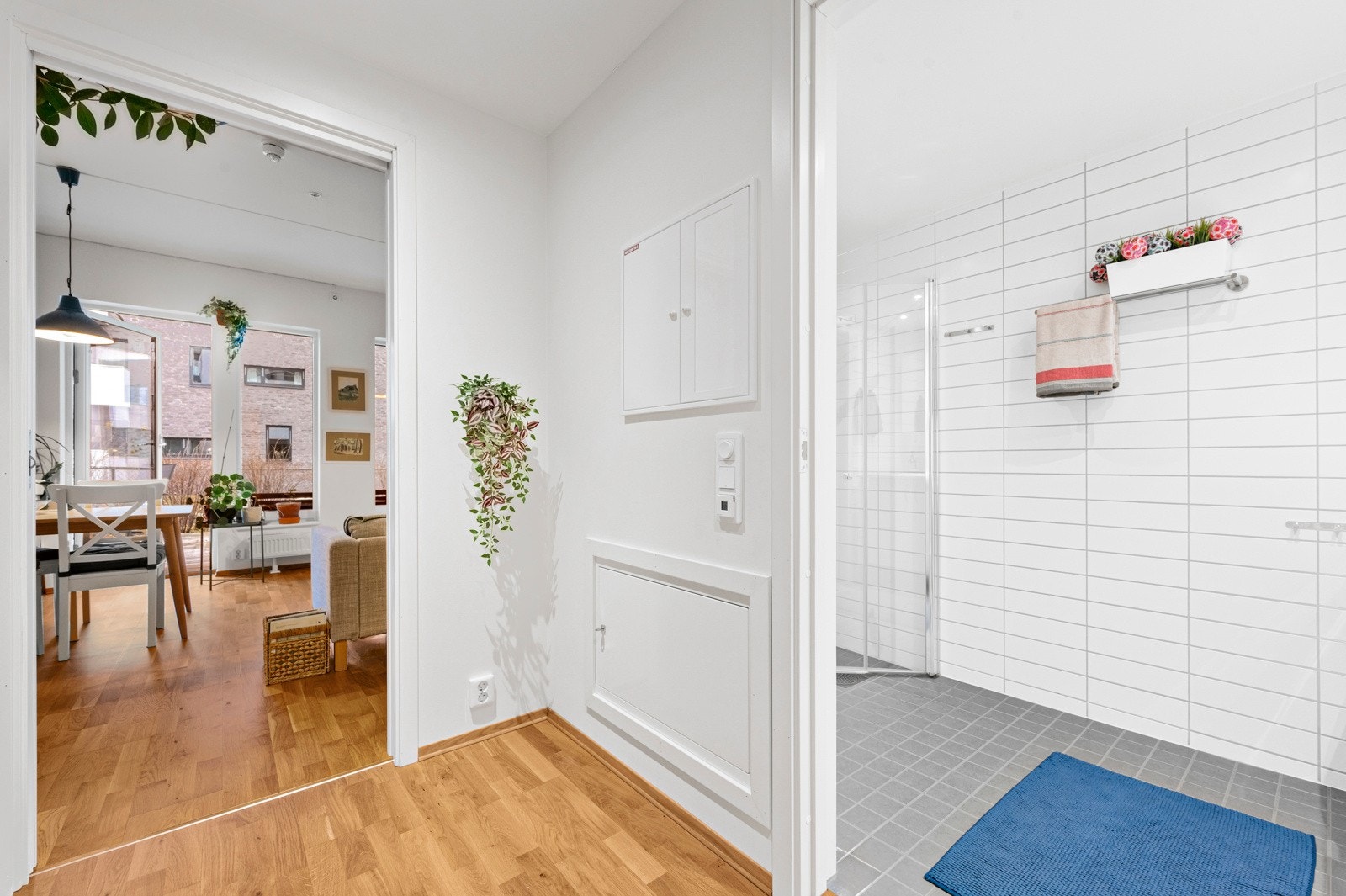 Inngang til bad fra entré/gang. Galleribilde