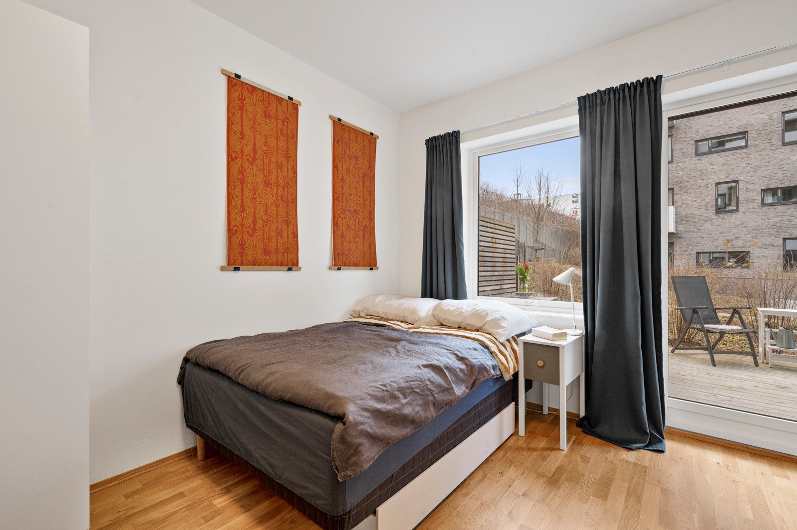 Soverommet er romslig hvor du får flere møbleringsmuligheter. Galleribilde