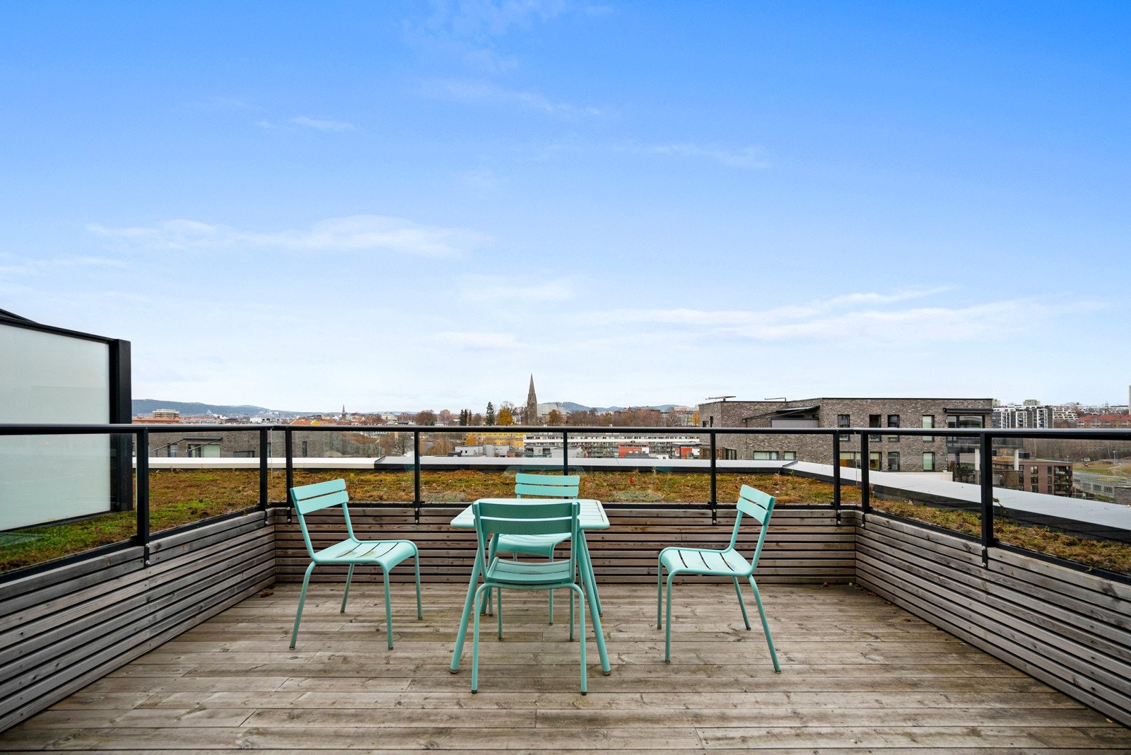 Sameiet har takterrasse, super for sosiale sammenkomster! Nyt solen fra morgen til kveld på takterrassen. Galleribilde